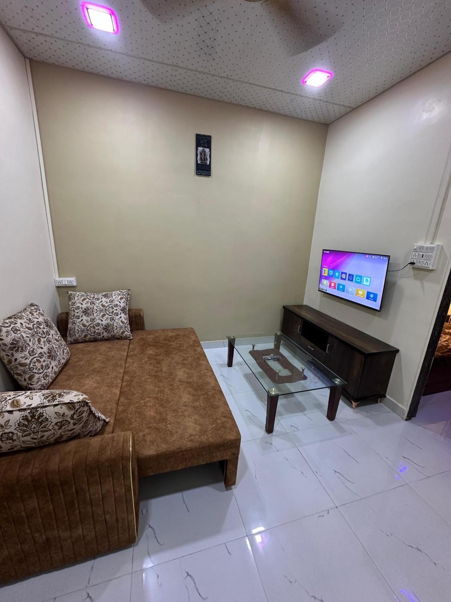 1bhk-entire Near Kokilaben Dhirubhai Ambani Hospital Andheri W Apartamento