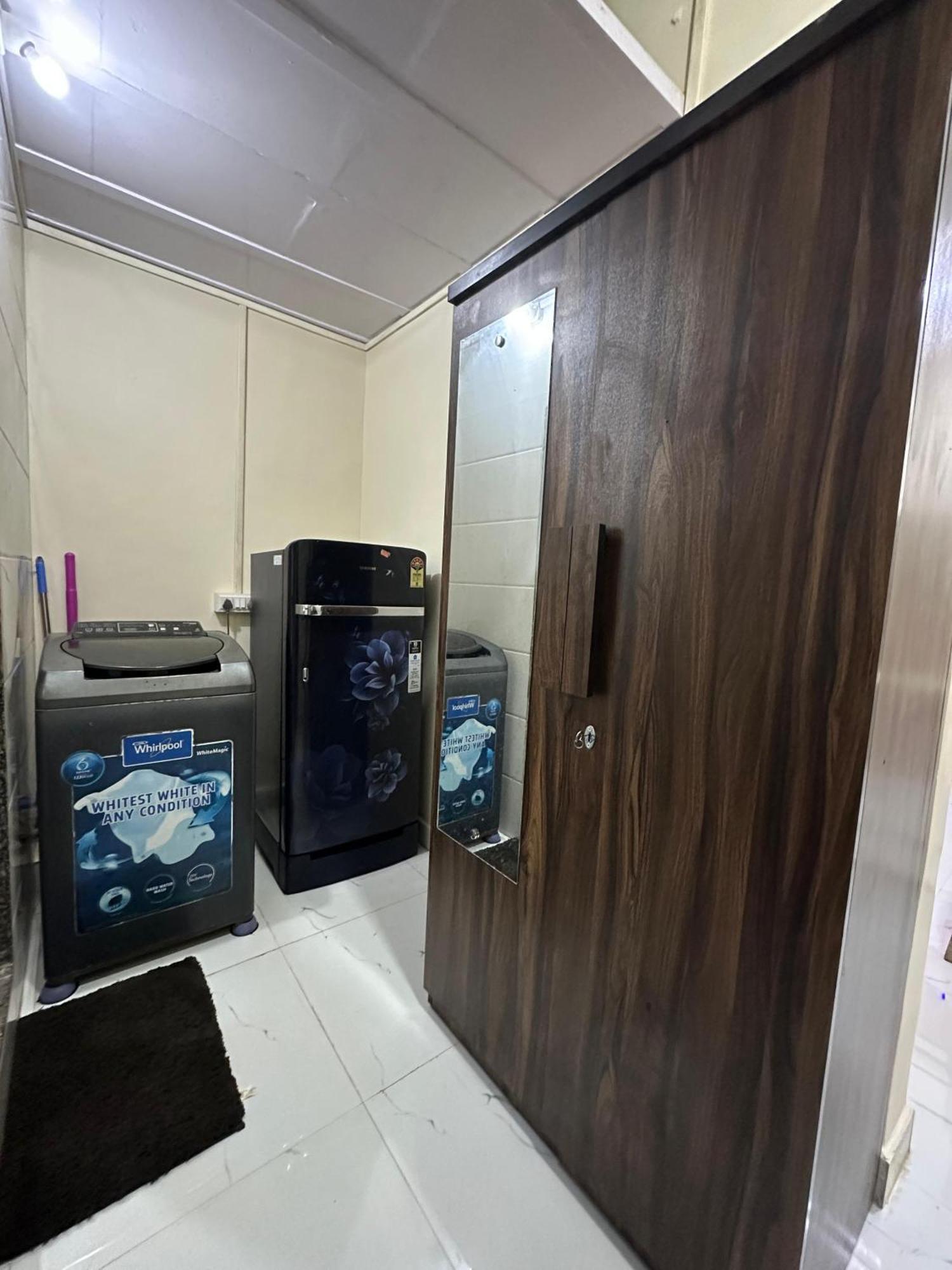 1bhk-entire Near Kokilaben Dhirubhai Ambani Hospital Andheri W * Mumbai