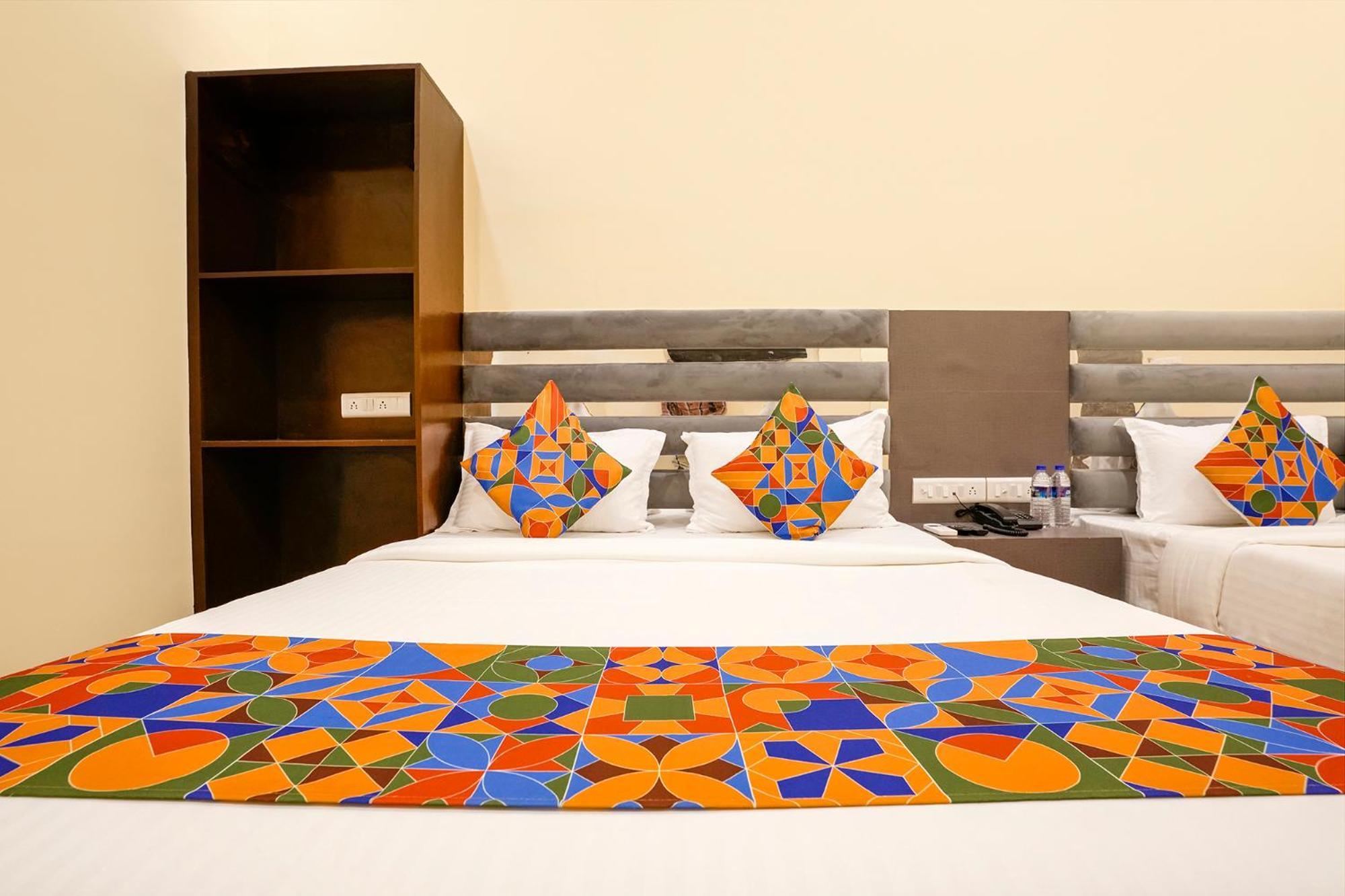 Hotel Fabhotel Freedom International - Nr International Airport Bombaim