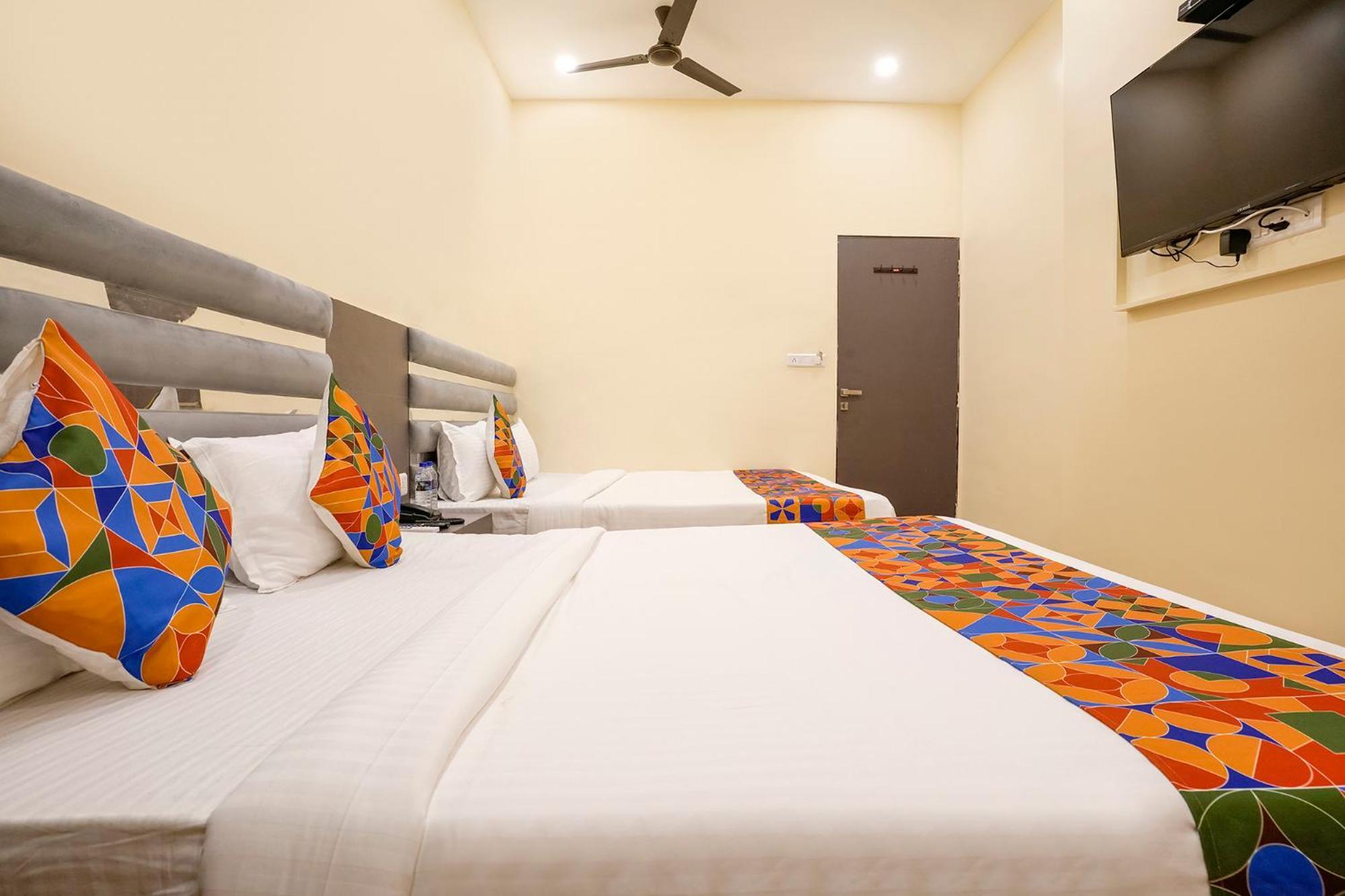 Fabhotel Freedom International - Nr International Airport Bombaim