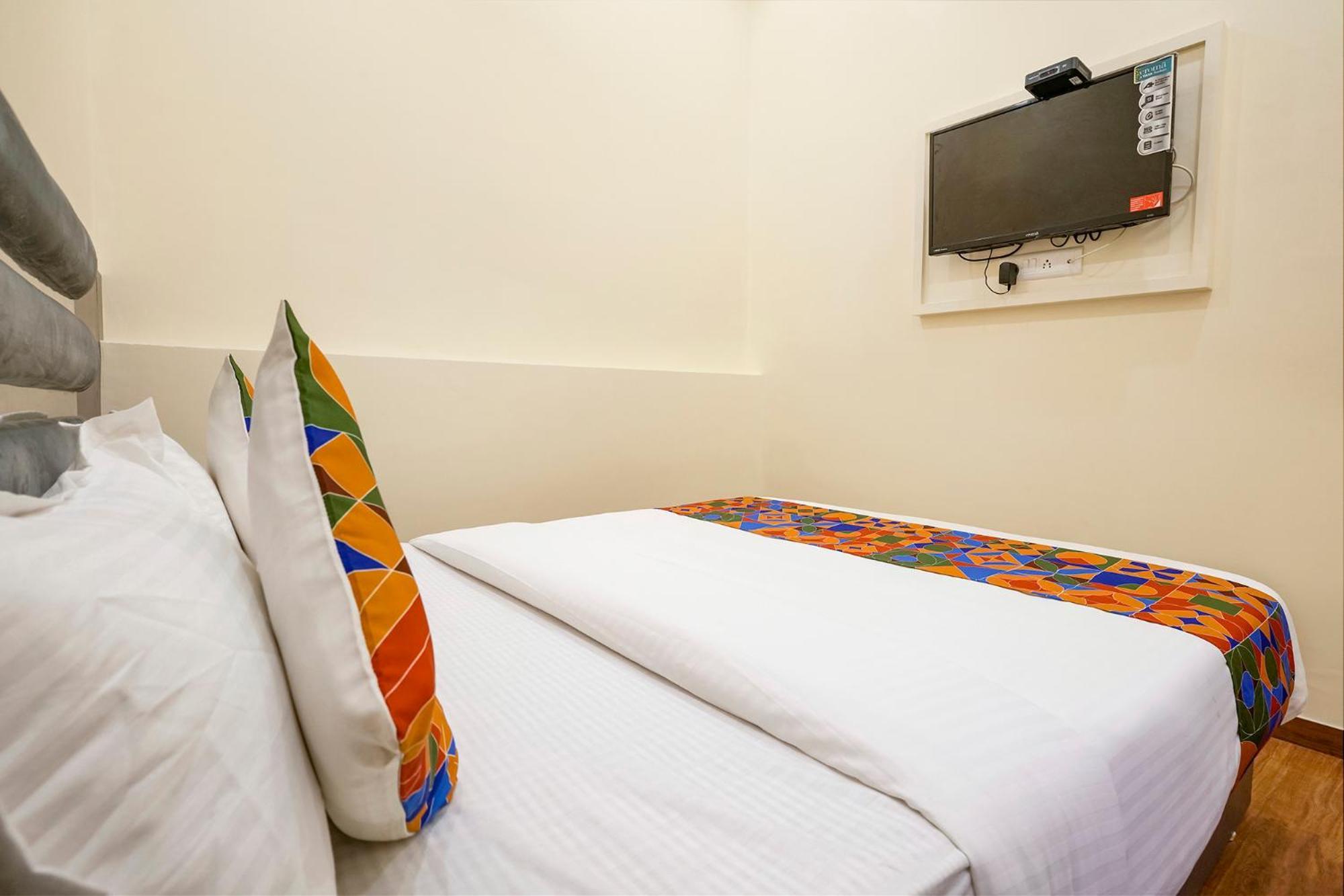 Fabhotel Freedom International - Nr International Airport