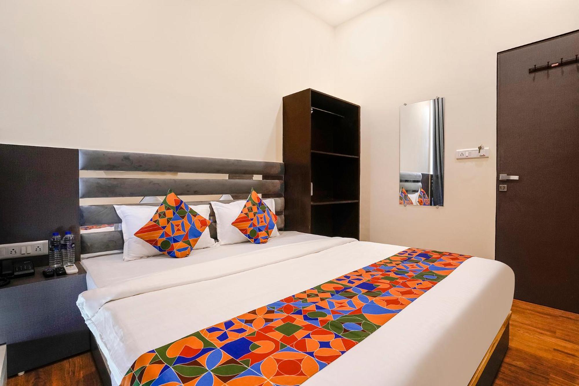 Hotel Fabhotel Freedom International - Nr International Airport Bombaim
