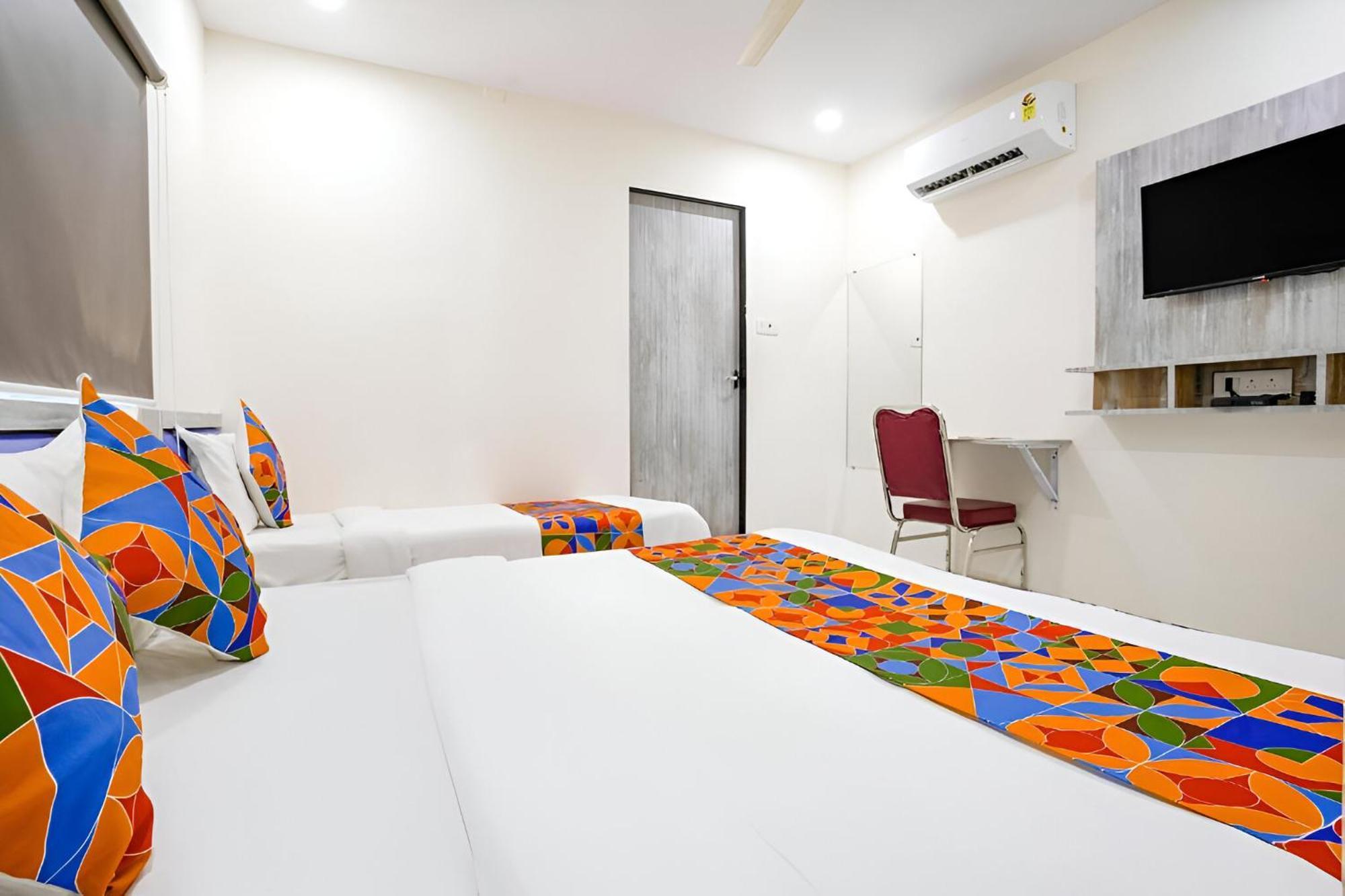 Hotel Glitz Good Luck Residency - Nr Exhibition Centre