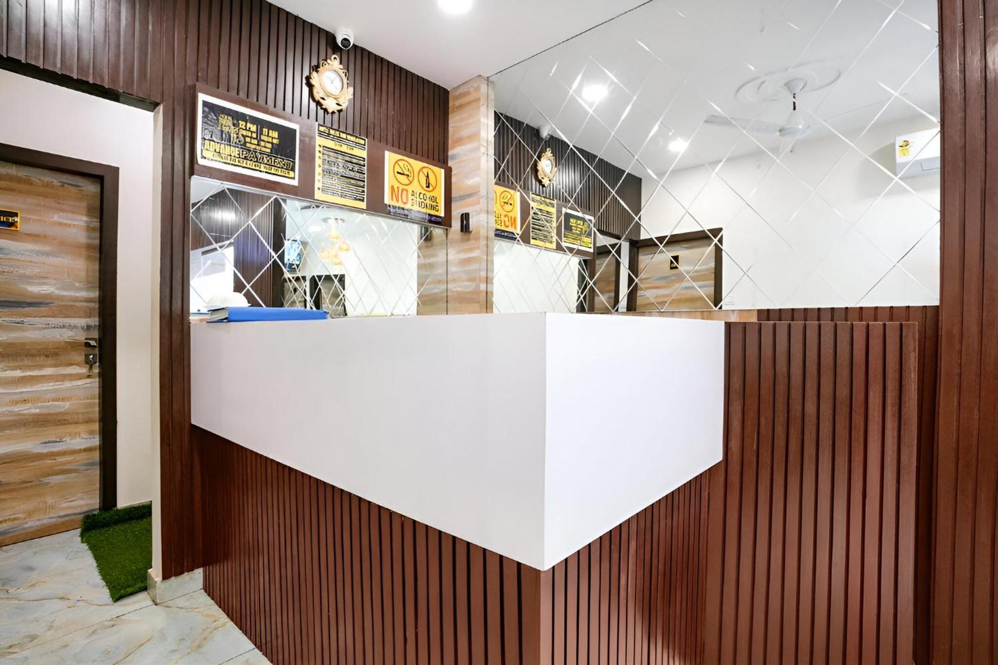 Glitz Good Luck Residency - Nr Exhibition Centre 3*