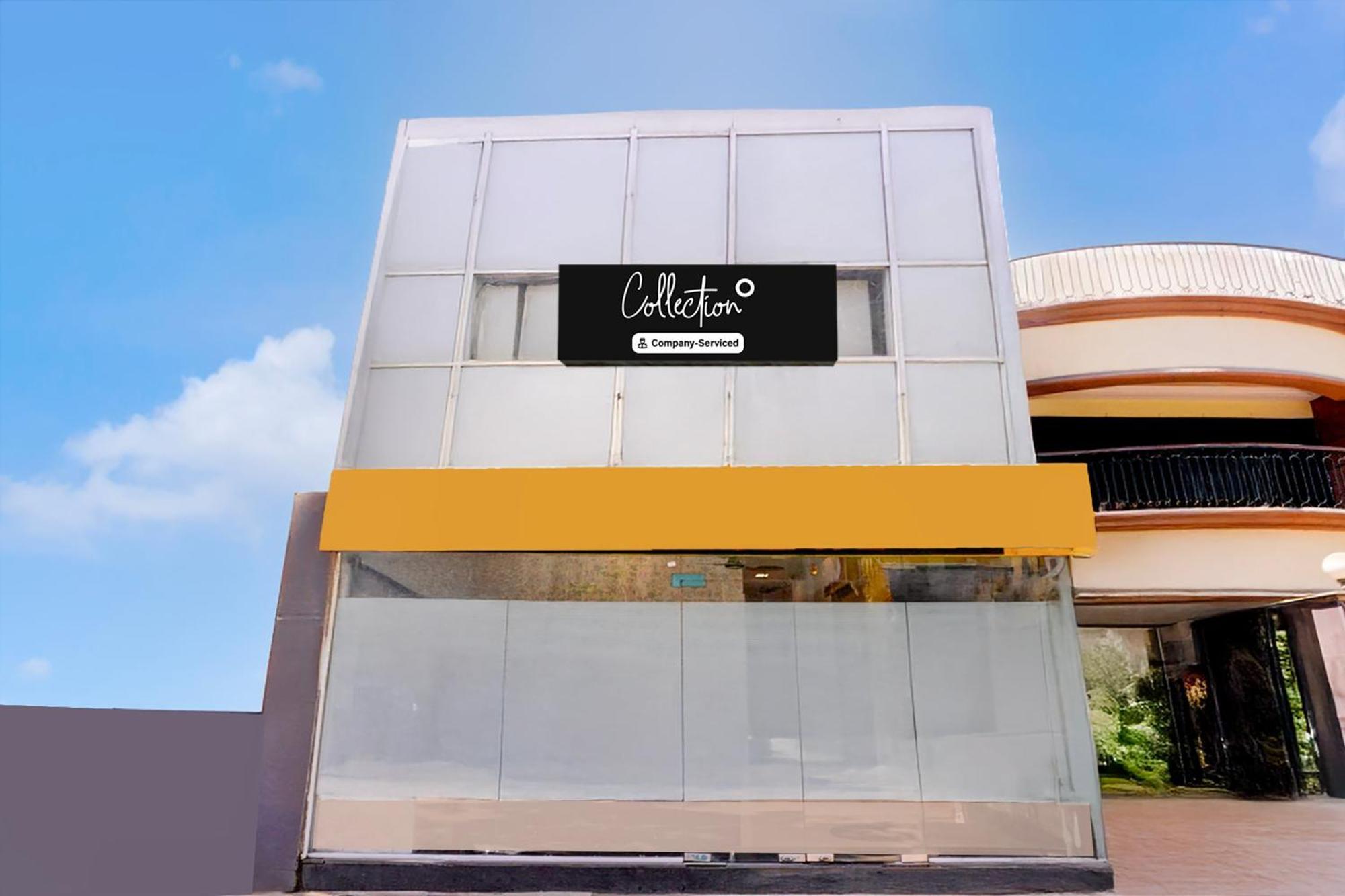 Hotel Super Collection O Andheri West Near Kokilaben Hospital 3*