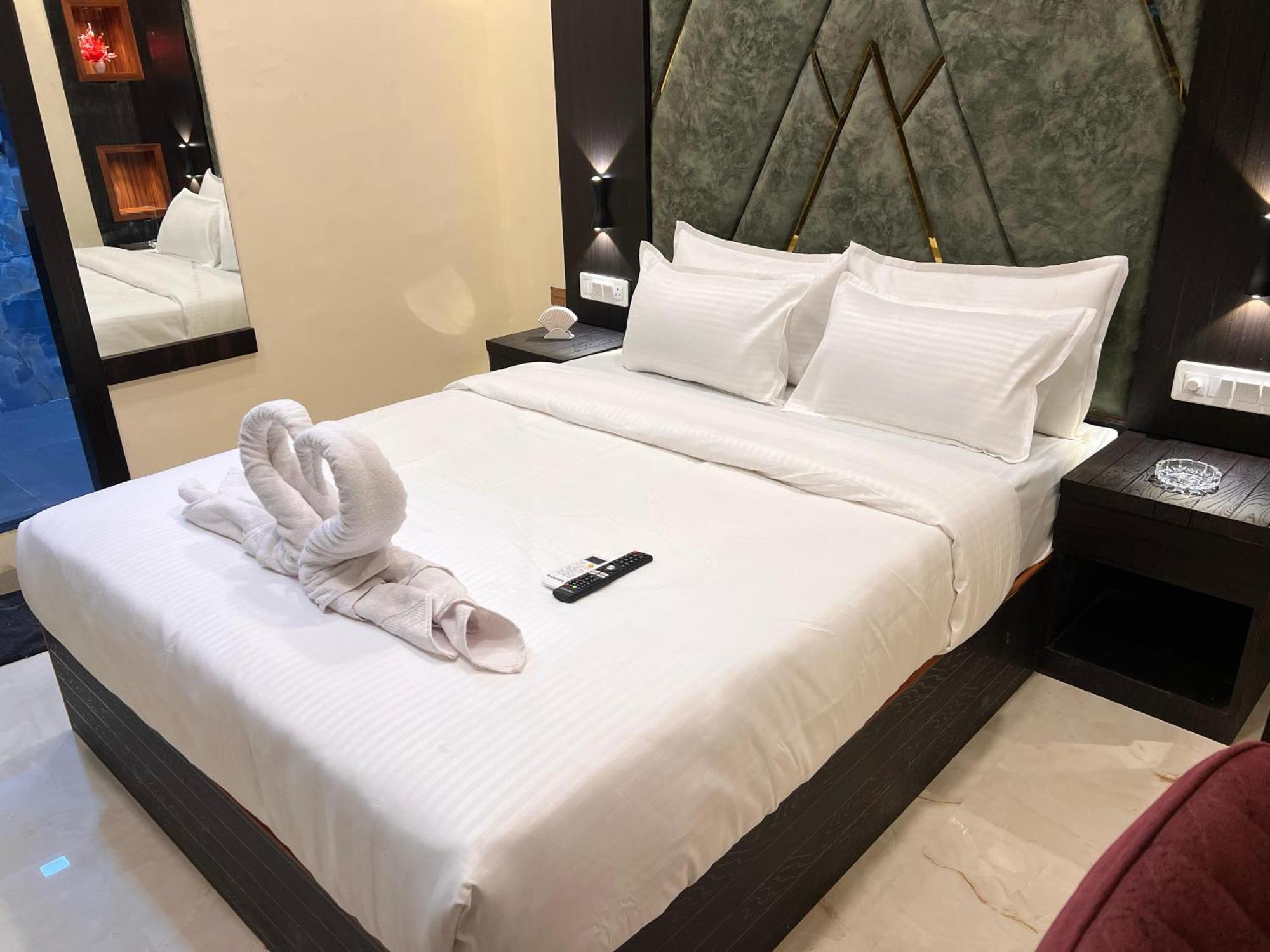 Sky Suite-sahar Cargo And Intl Airport * Mumbai