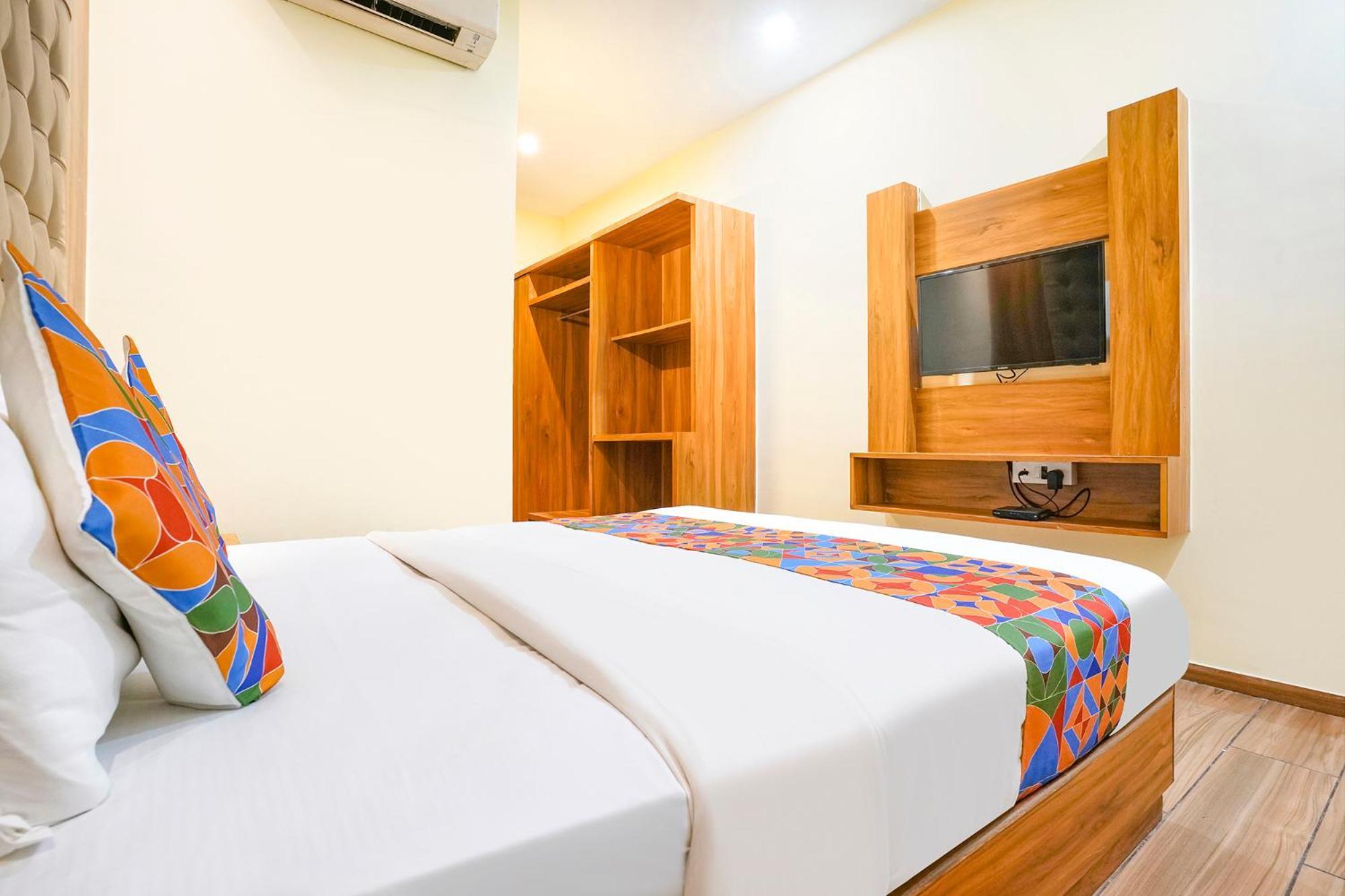 Fabhotel Cozy - Nr International Airport Mumbai