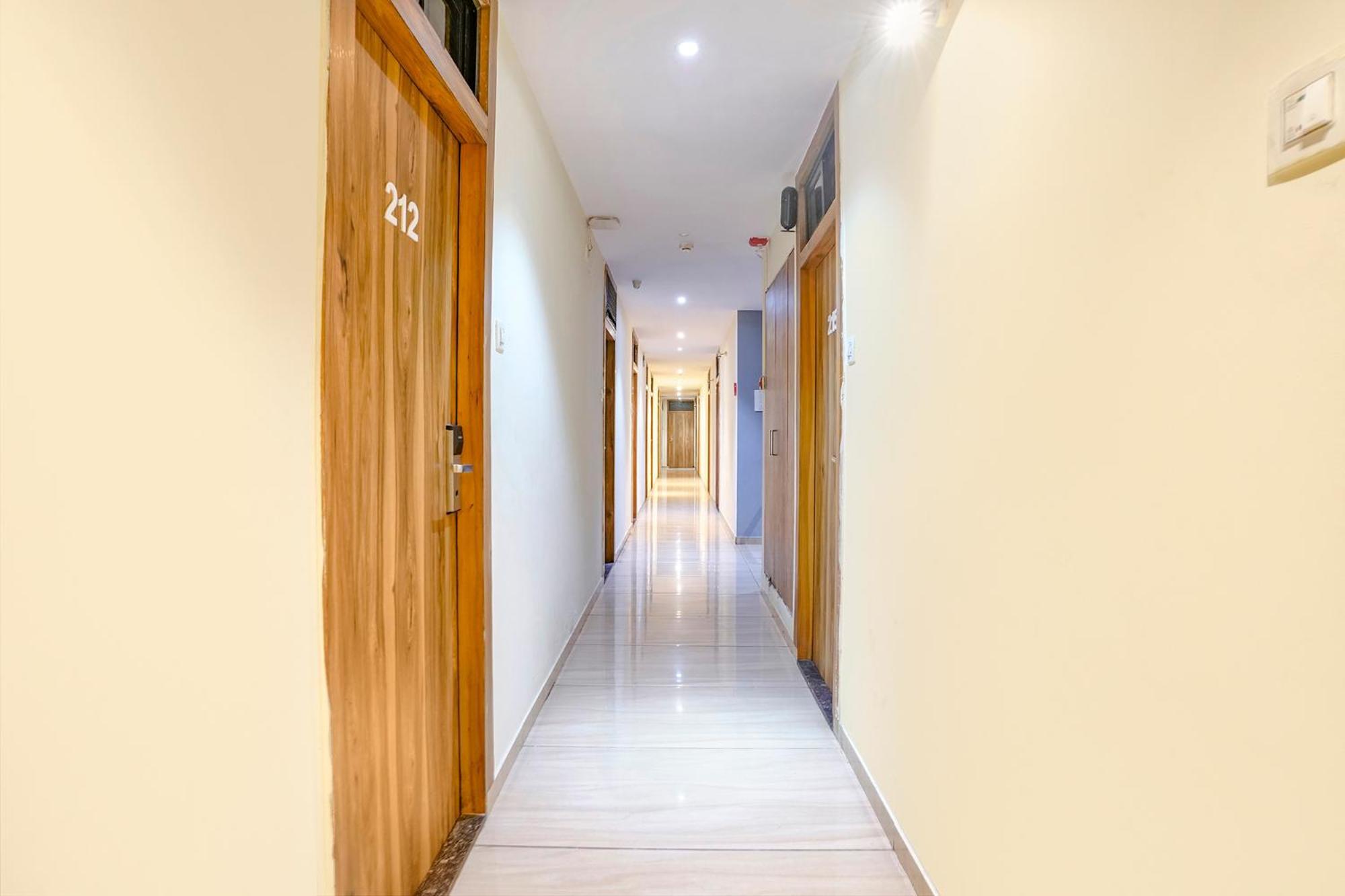 Fabhotel Cozy - Nr International Airport 3*