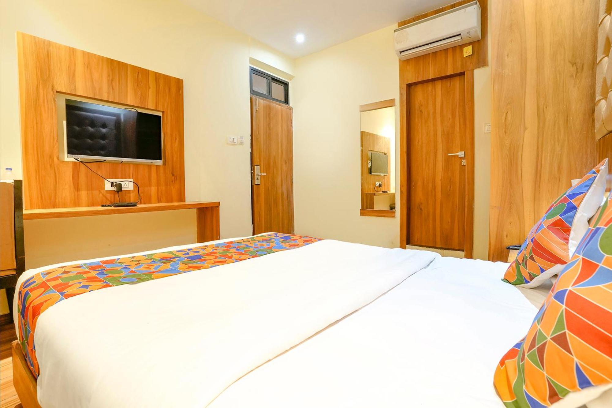 Fabhotel Cozy - Nr International Airport