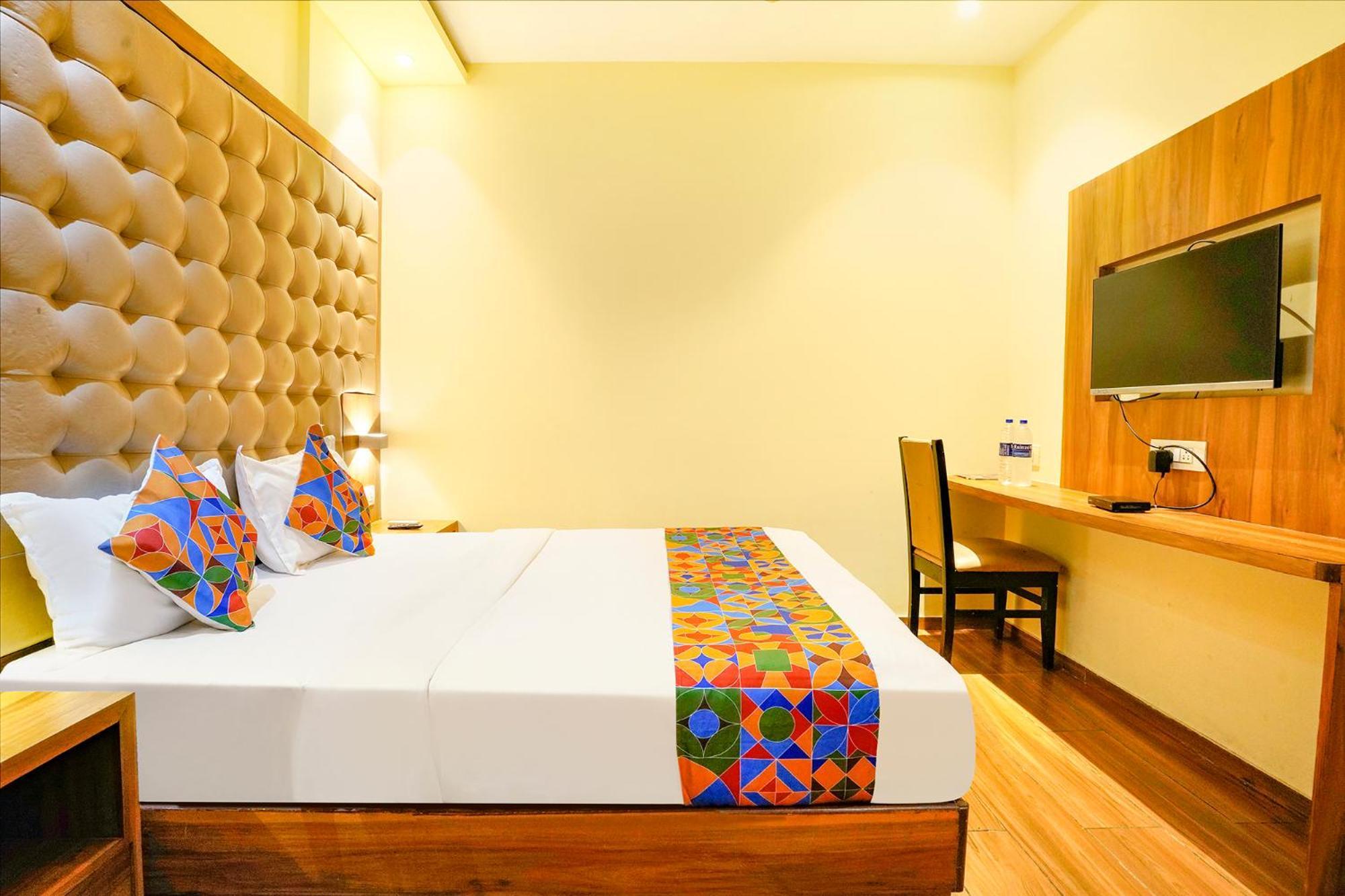 Fabhotel Cozy - Nr International Airport