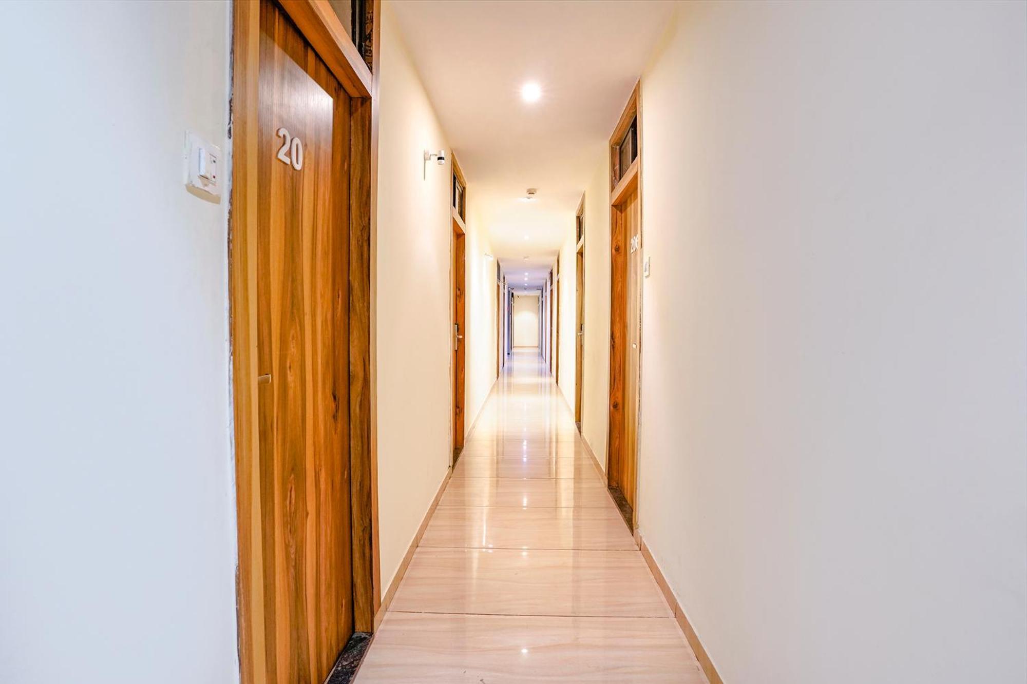 Fabhotel Cozy - Nr International Airport
