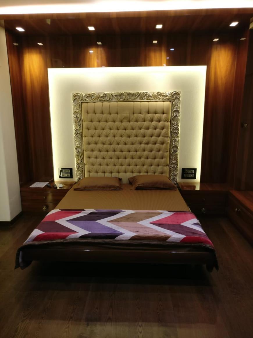 Awesome At Bandra - Khar,