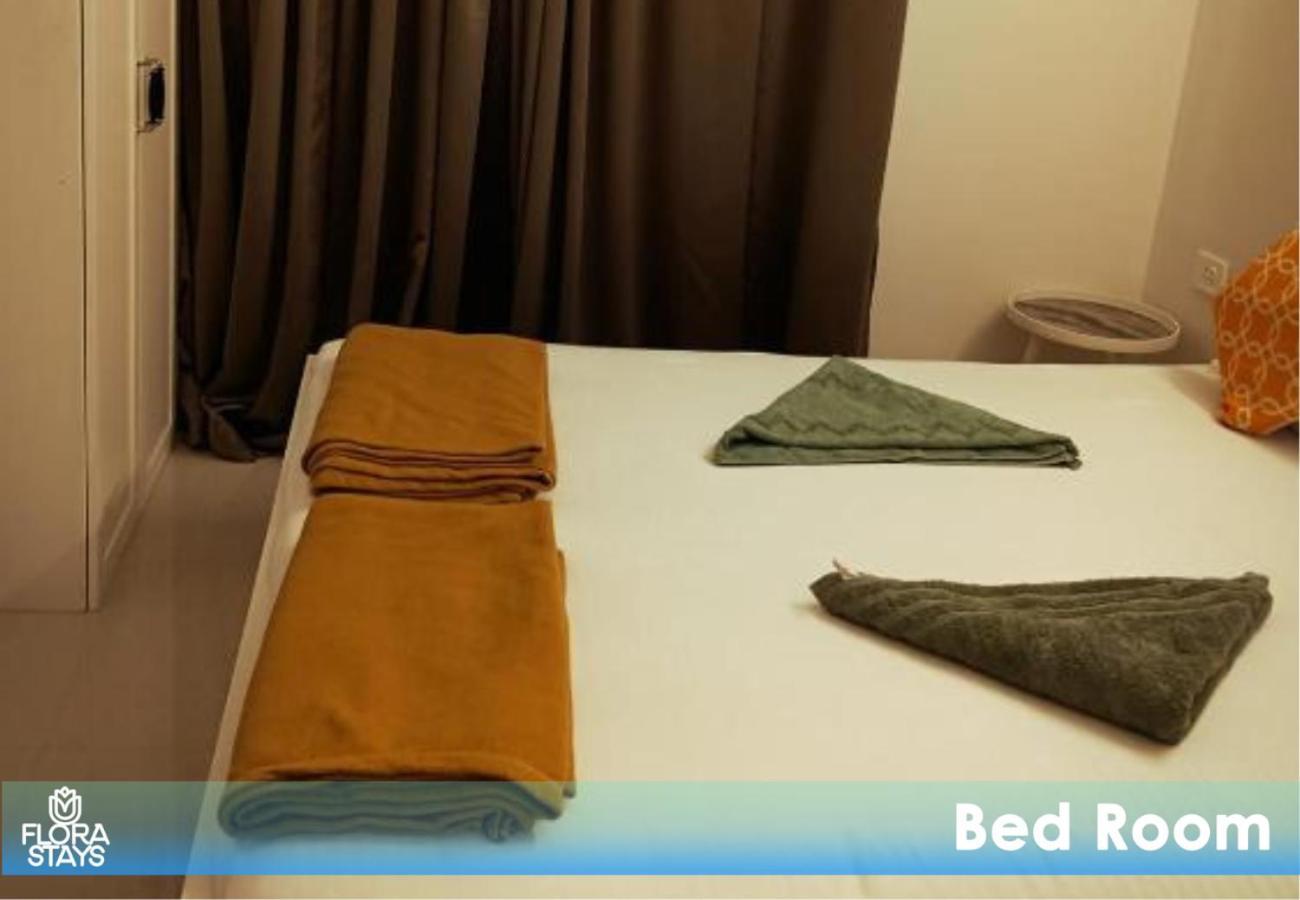 Apartment 1br Service Aprt In Malad Mumbai