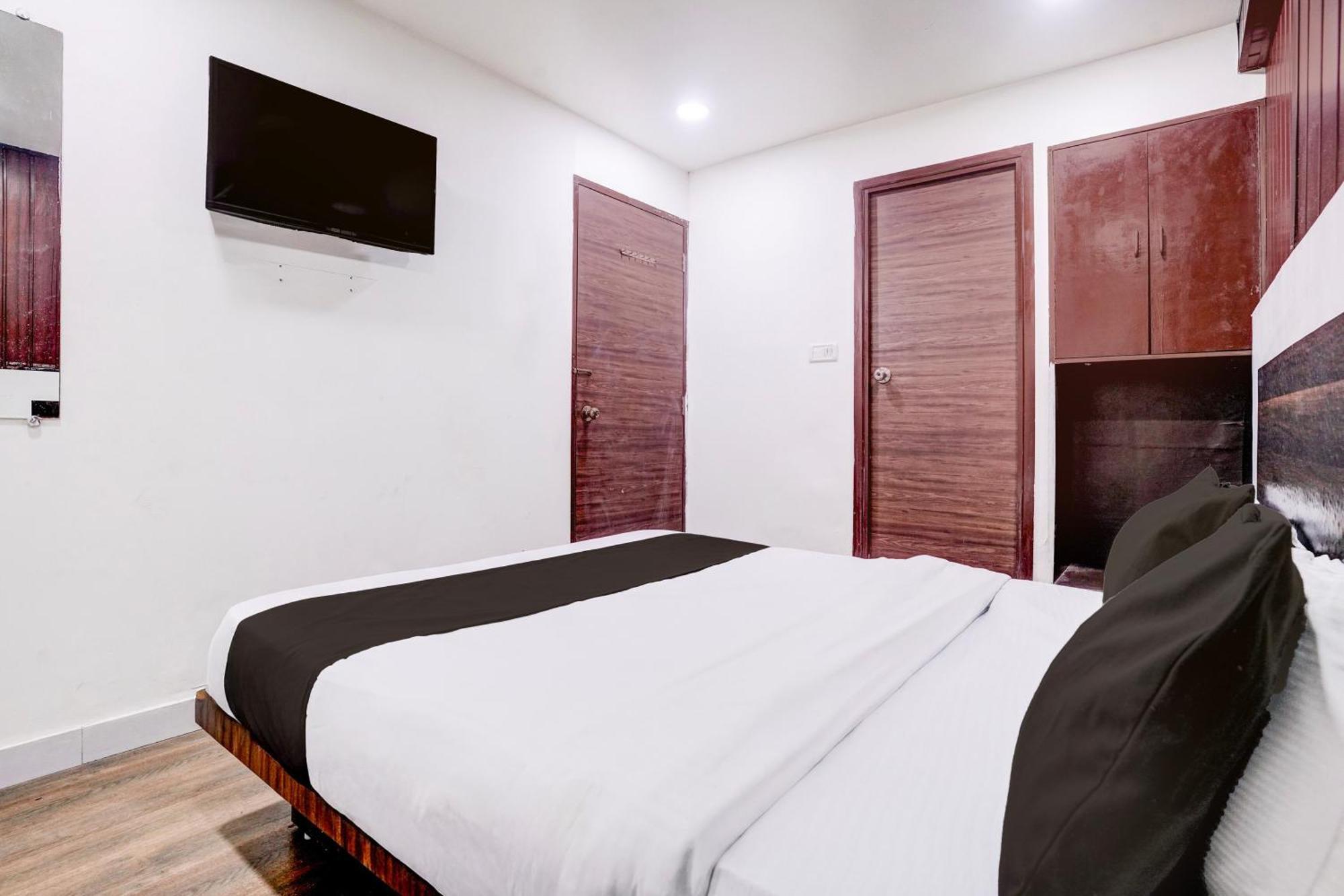 Hotel Super Collection O Lokhandwala Andheri West Formerly White Star Mumbai