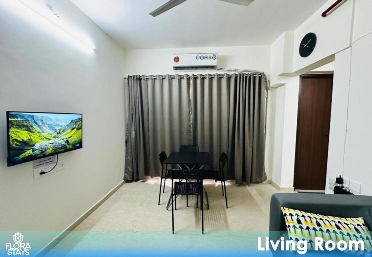 1br Service Aprt In Malad Apartment Mumbai