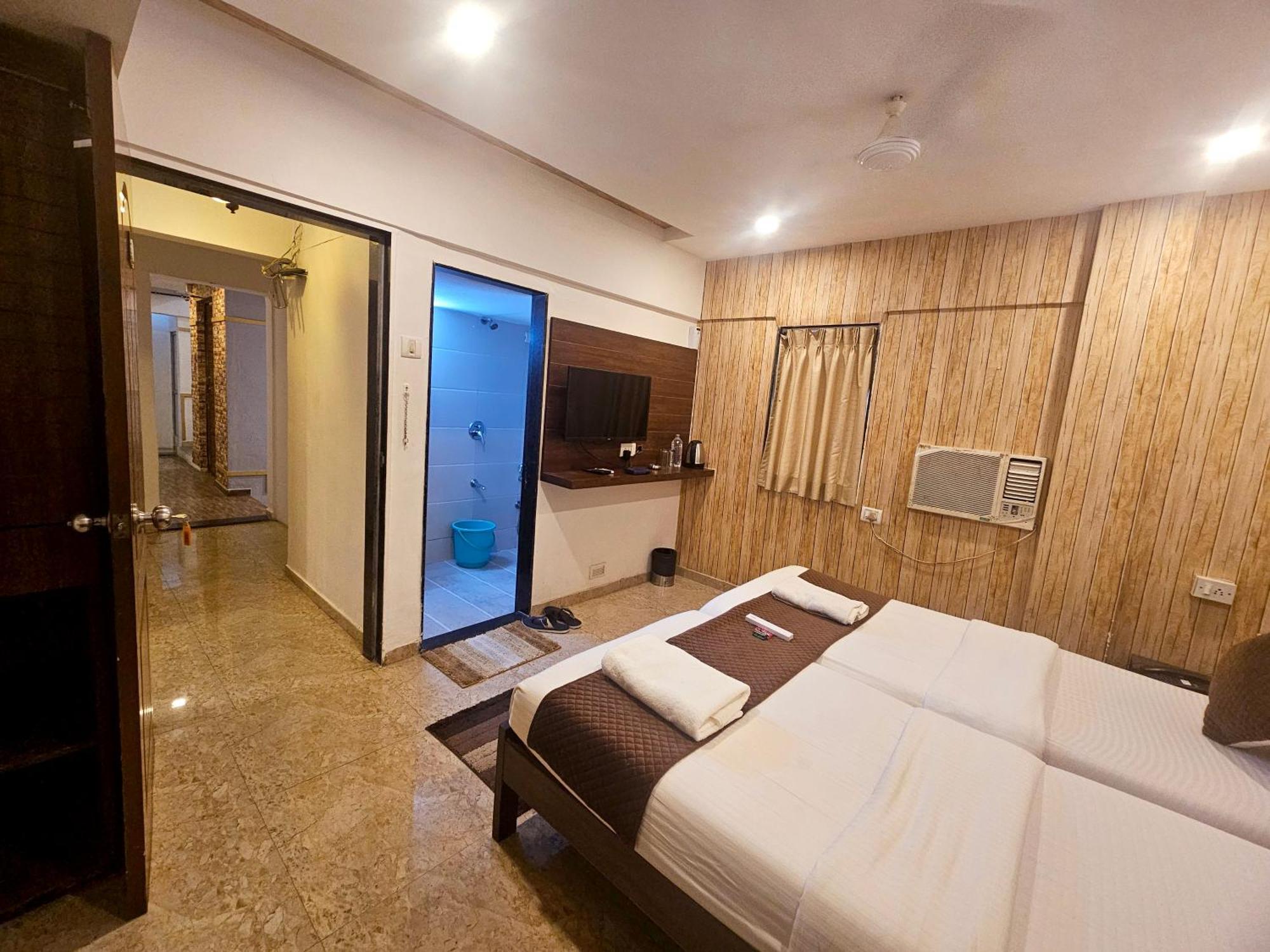 Hotel Astha Residency 2*