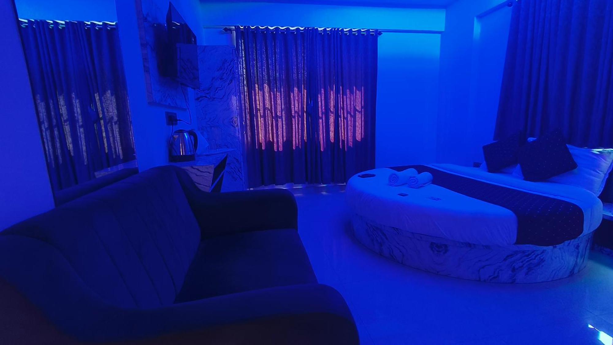Hotel Edition Blue - *