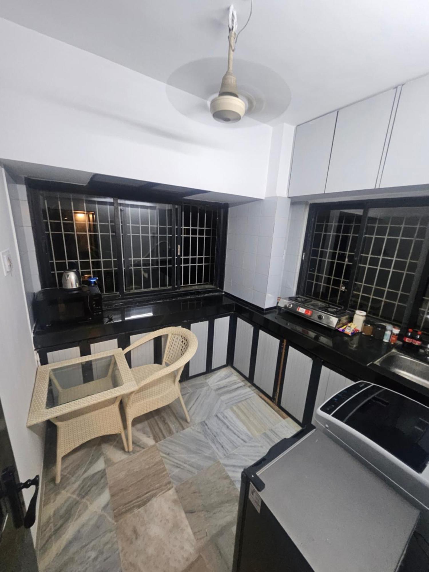 Sapphire Apartment *