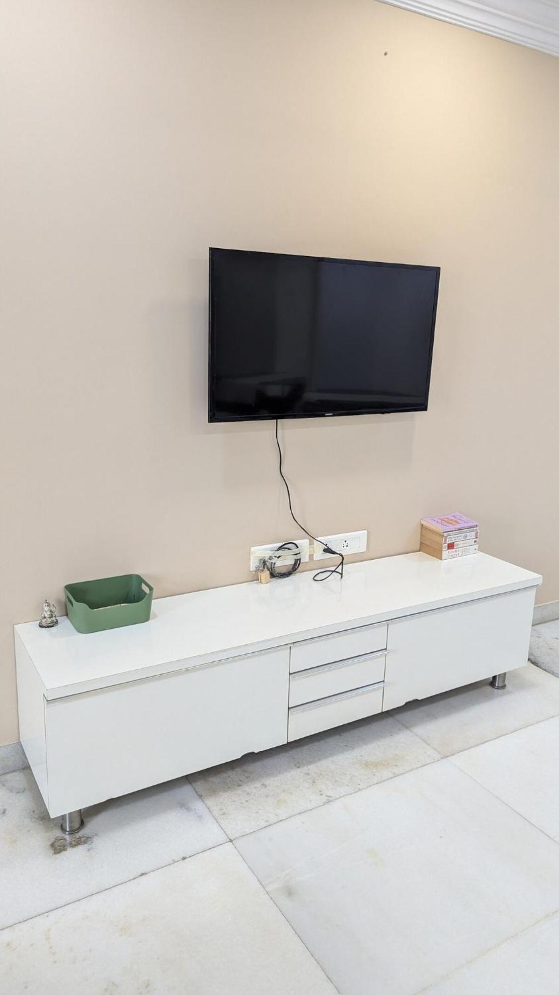 Cozy & Comfy 1bhk Great Location Apartment