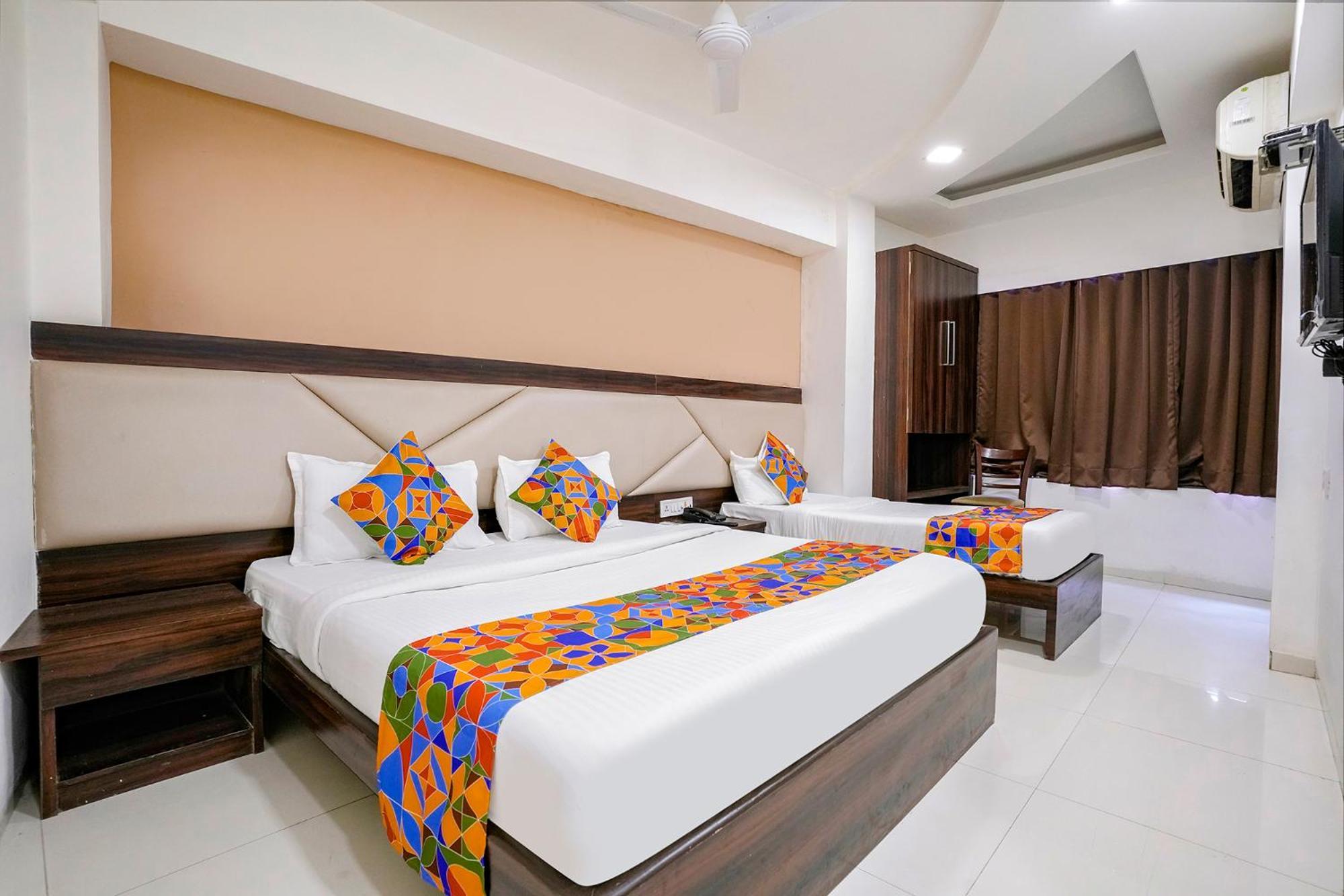 Hotel Fabhotel Kamran Residency