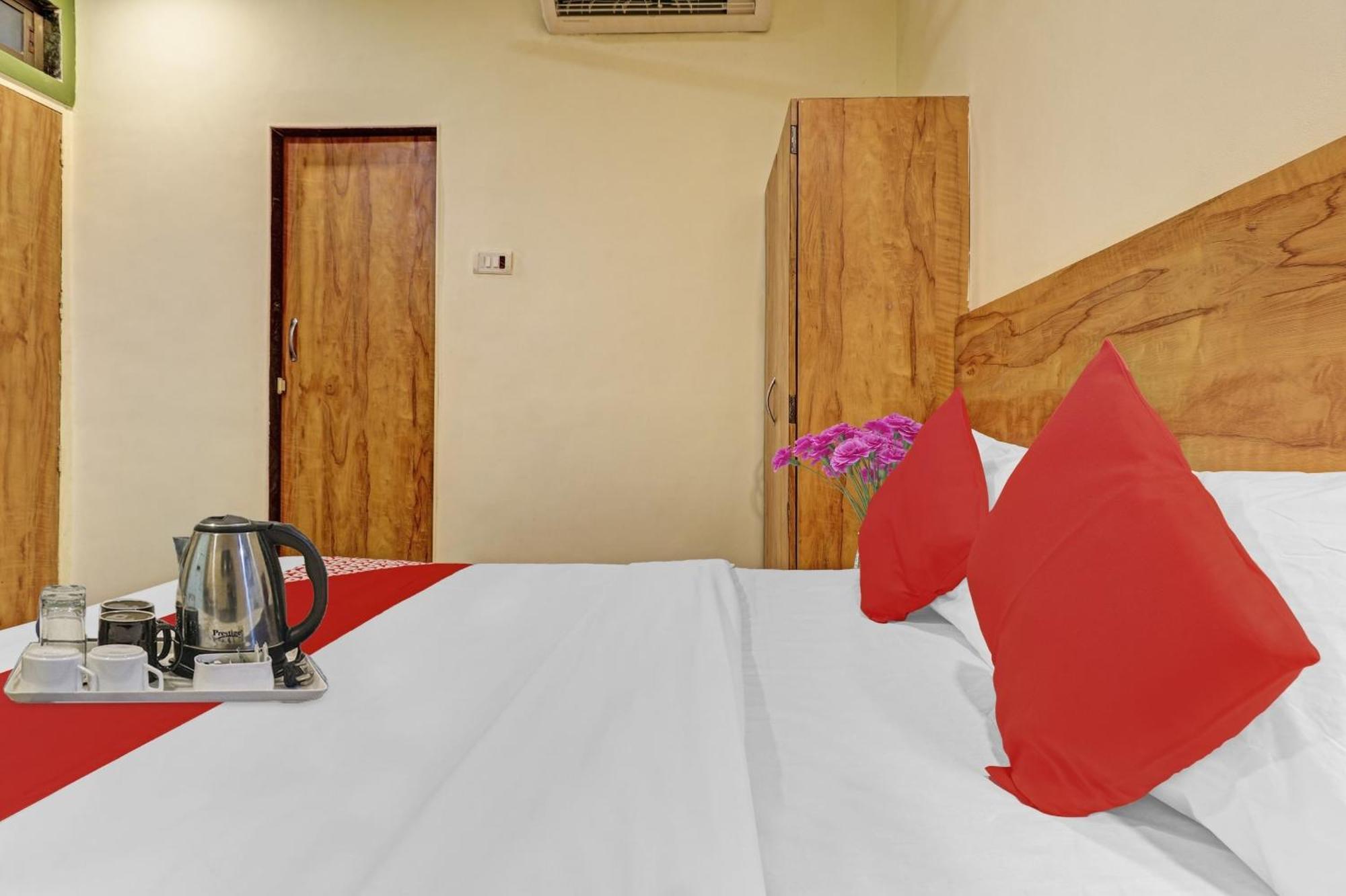 O The Near Chhatrapati Shivaji International Airport Hotel