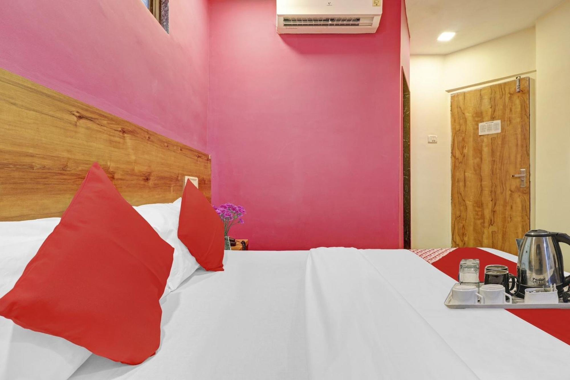 O The Near Chhatrapati Shivaji International Airport Hotel 4*