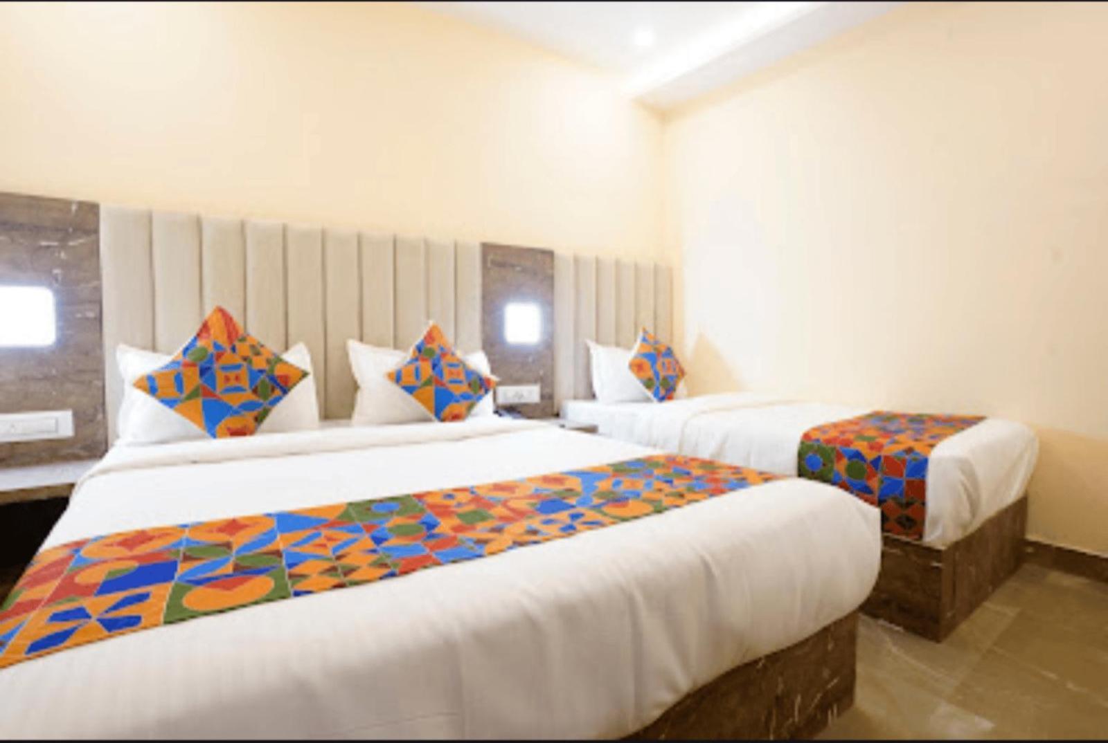 Hotel Crystal Castle Goregaon West Link Road, Mumbai