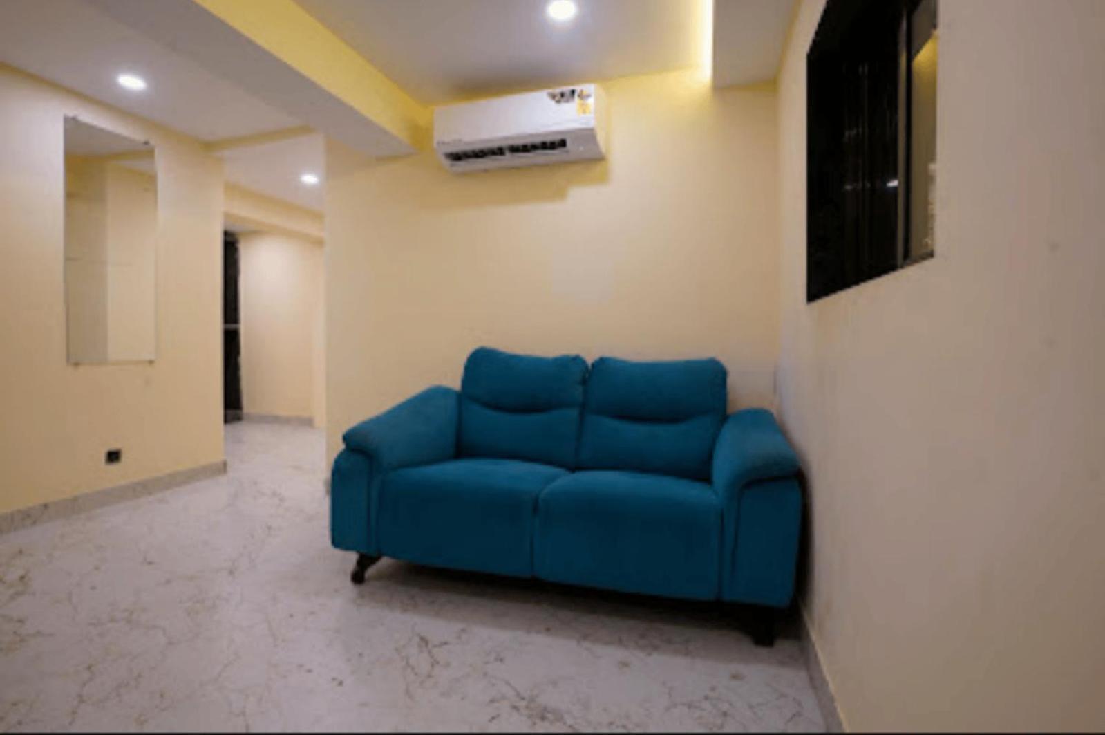 Crystal Castle Goregaon West Link Road, Hotel Mumbai