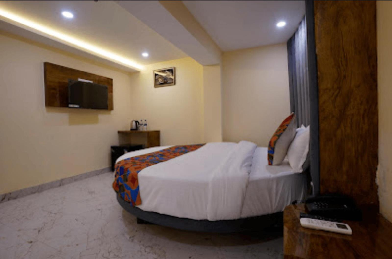Crystal Goregaon West Hotel Mumbai