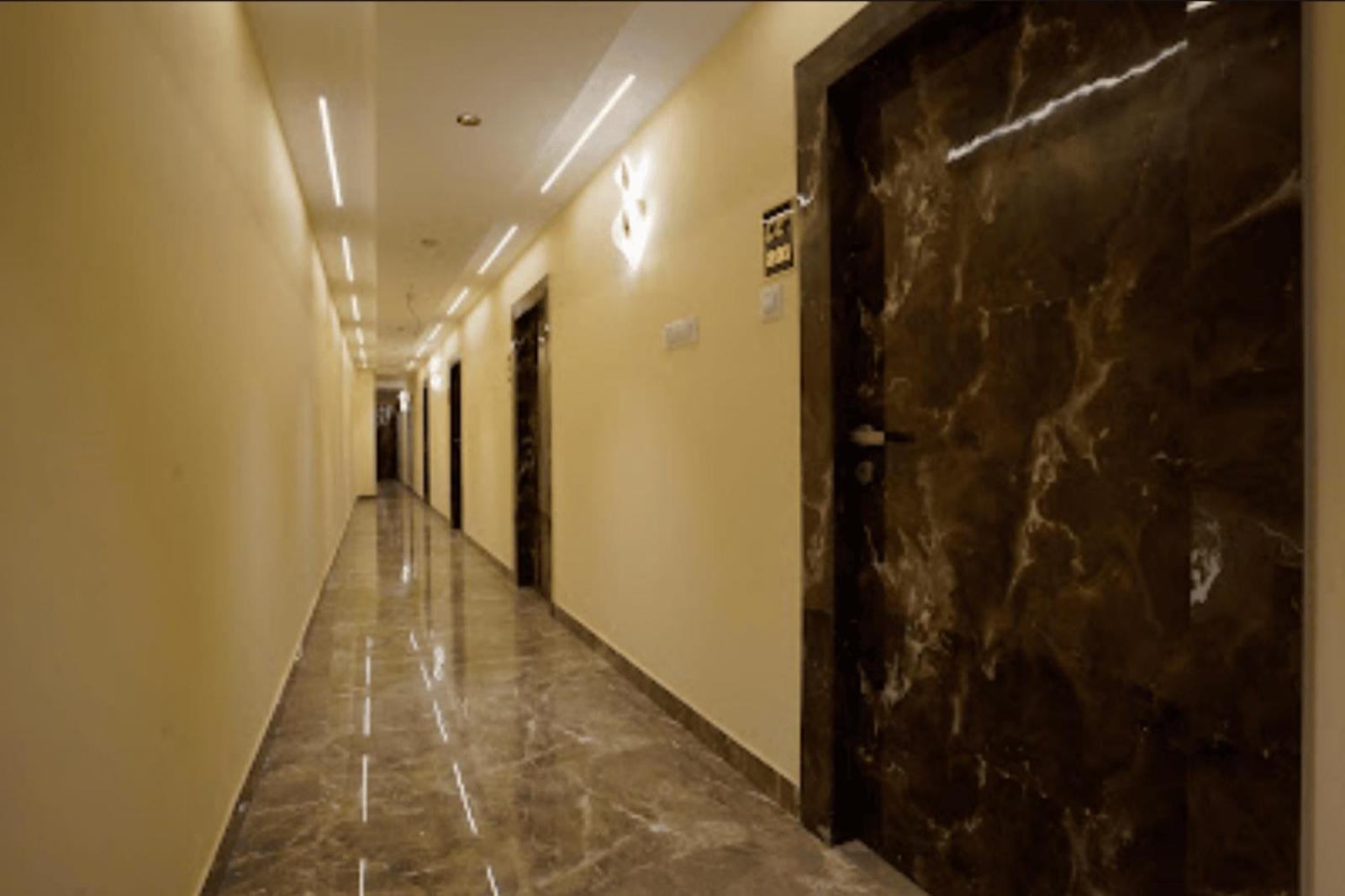 Crystal Castle Goregaon West Link Road, 4* Mumbai
