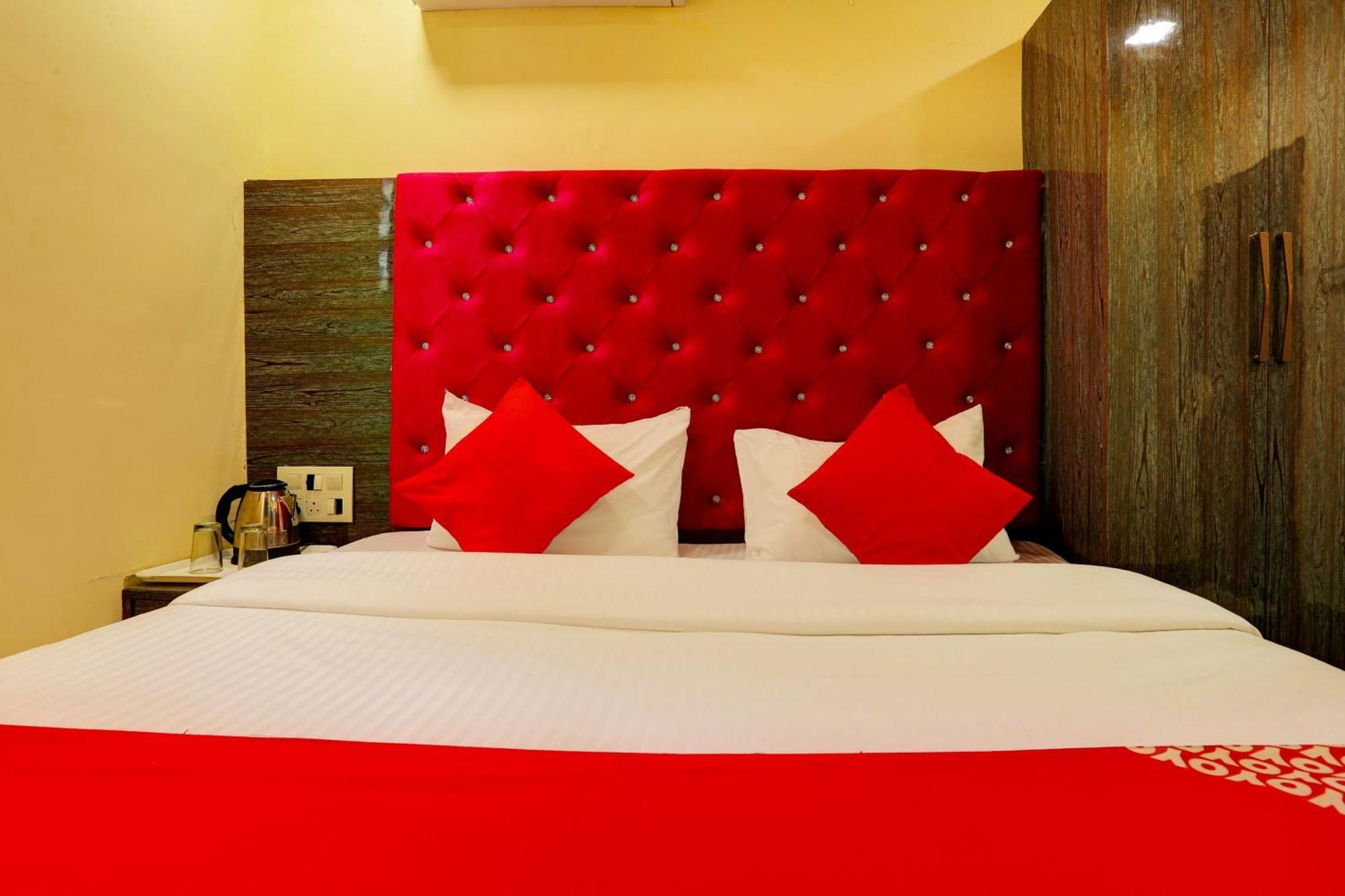 Hotel Collection O Goregaon West