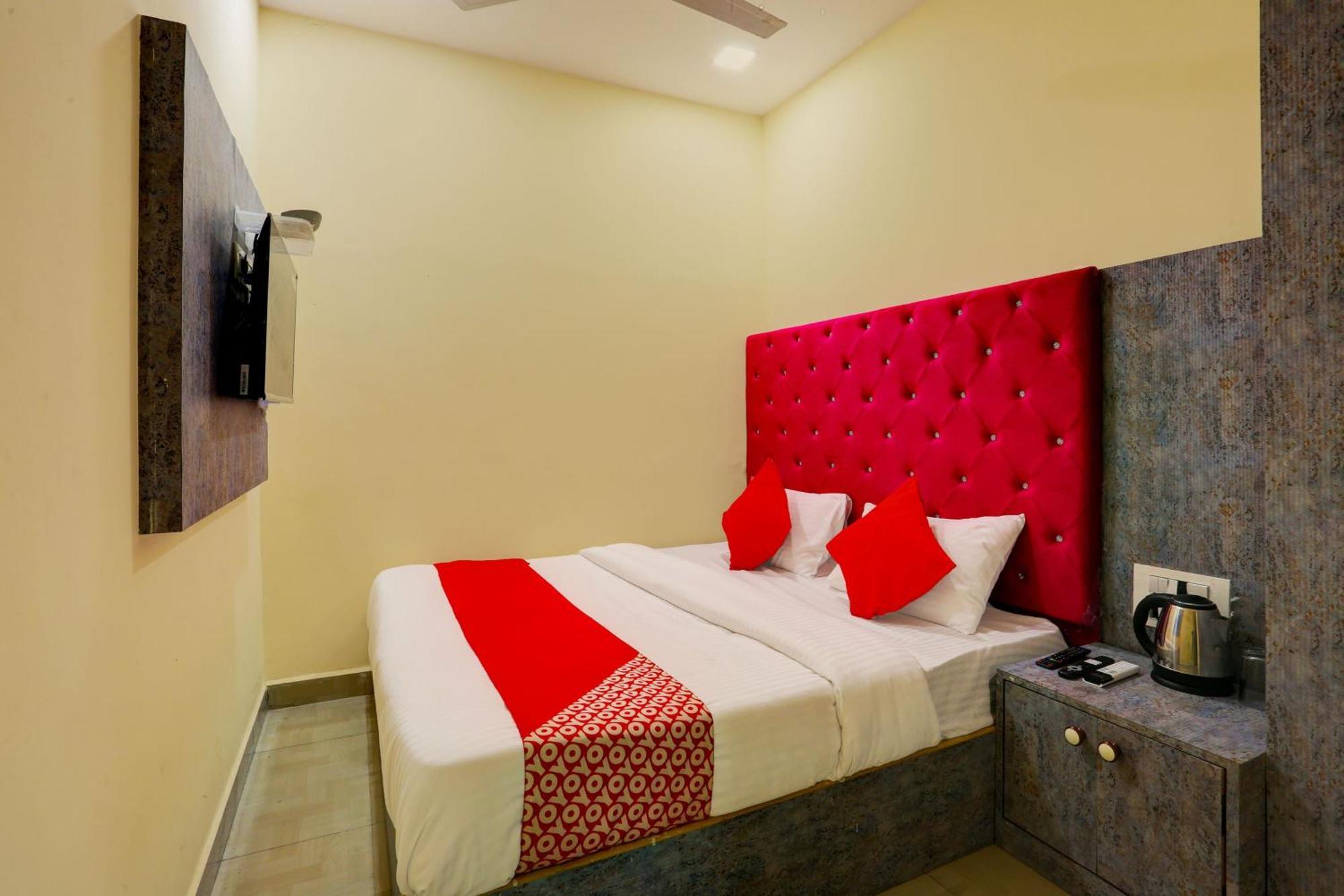 Collection O Goregaon West