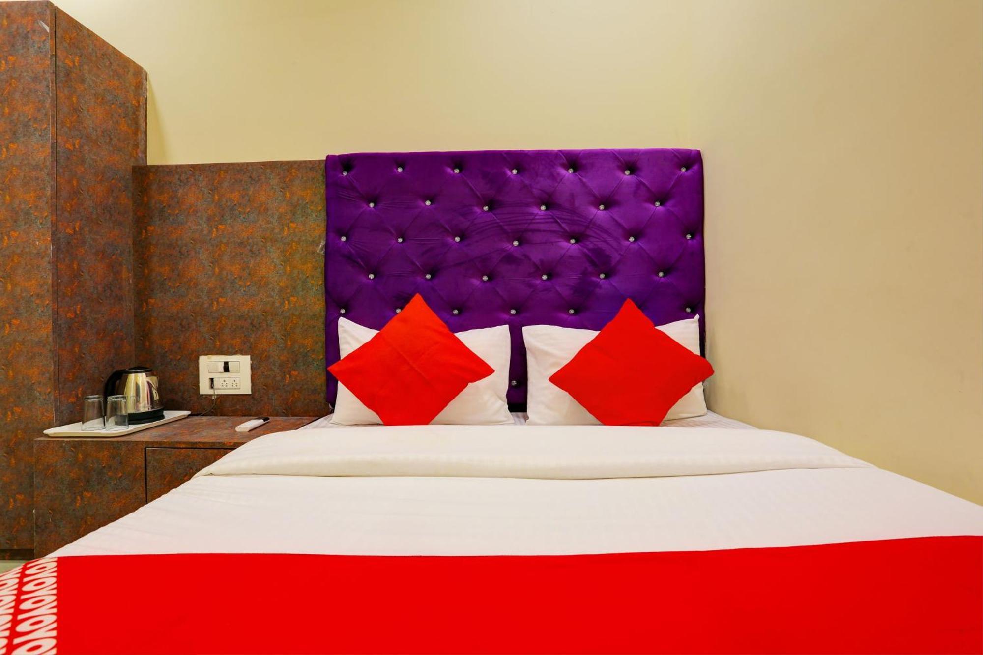 Collection O Goregaon West