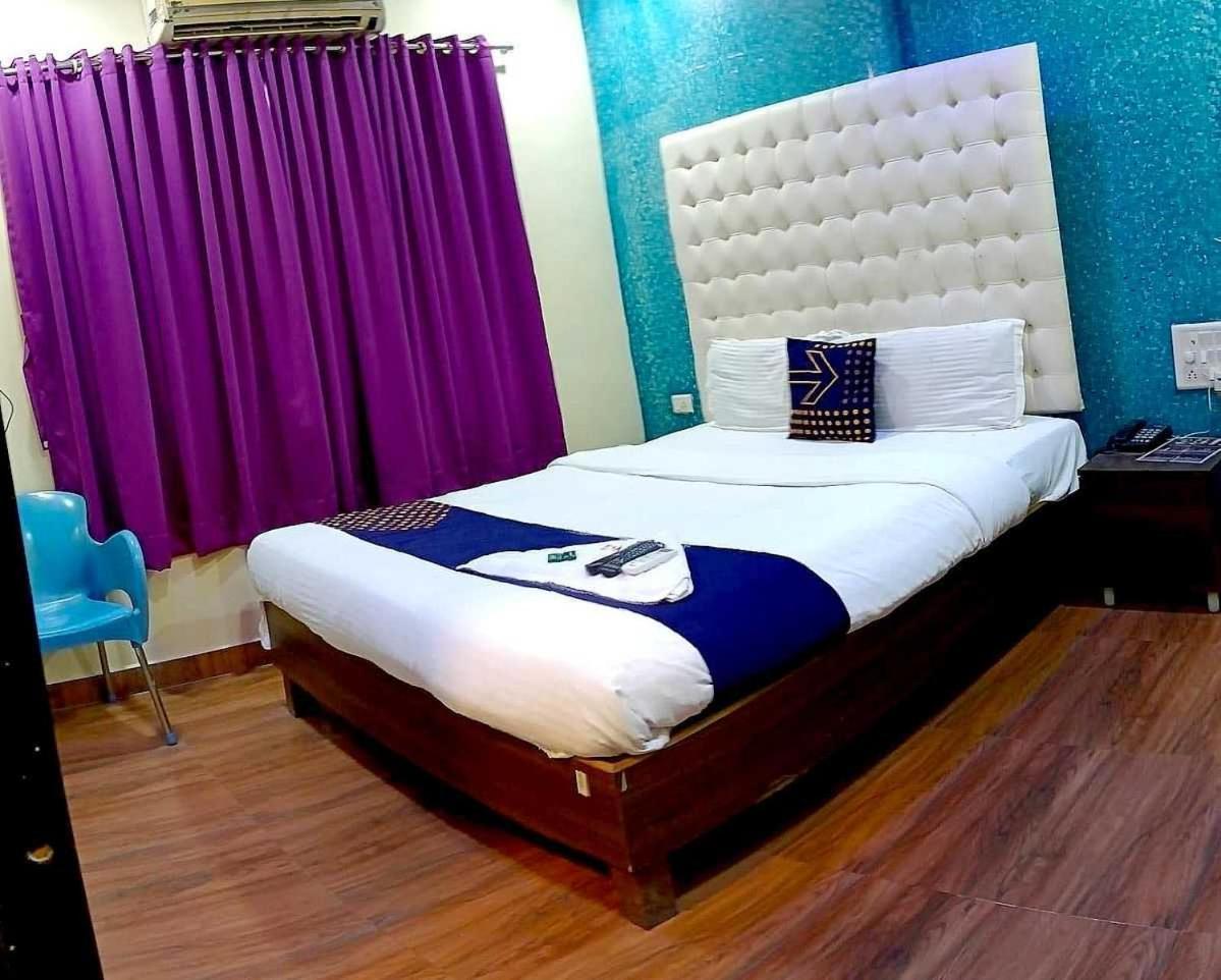 Hotel O The Om Sai Residency Bombaim