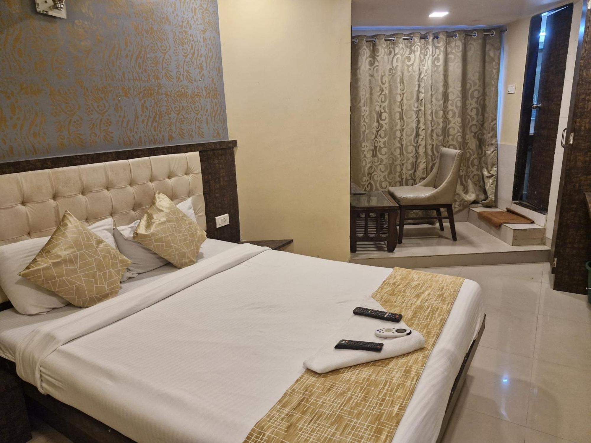 Crystal Park Near Nesco Exhibition Center Hotel *