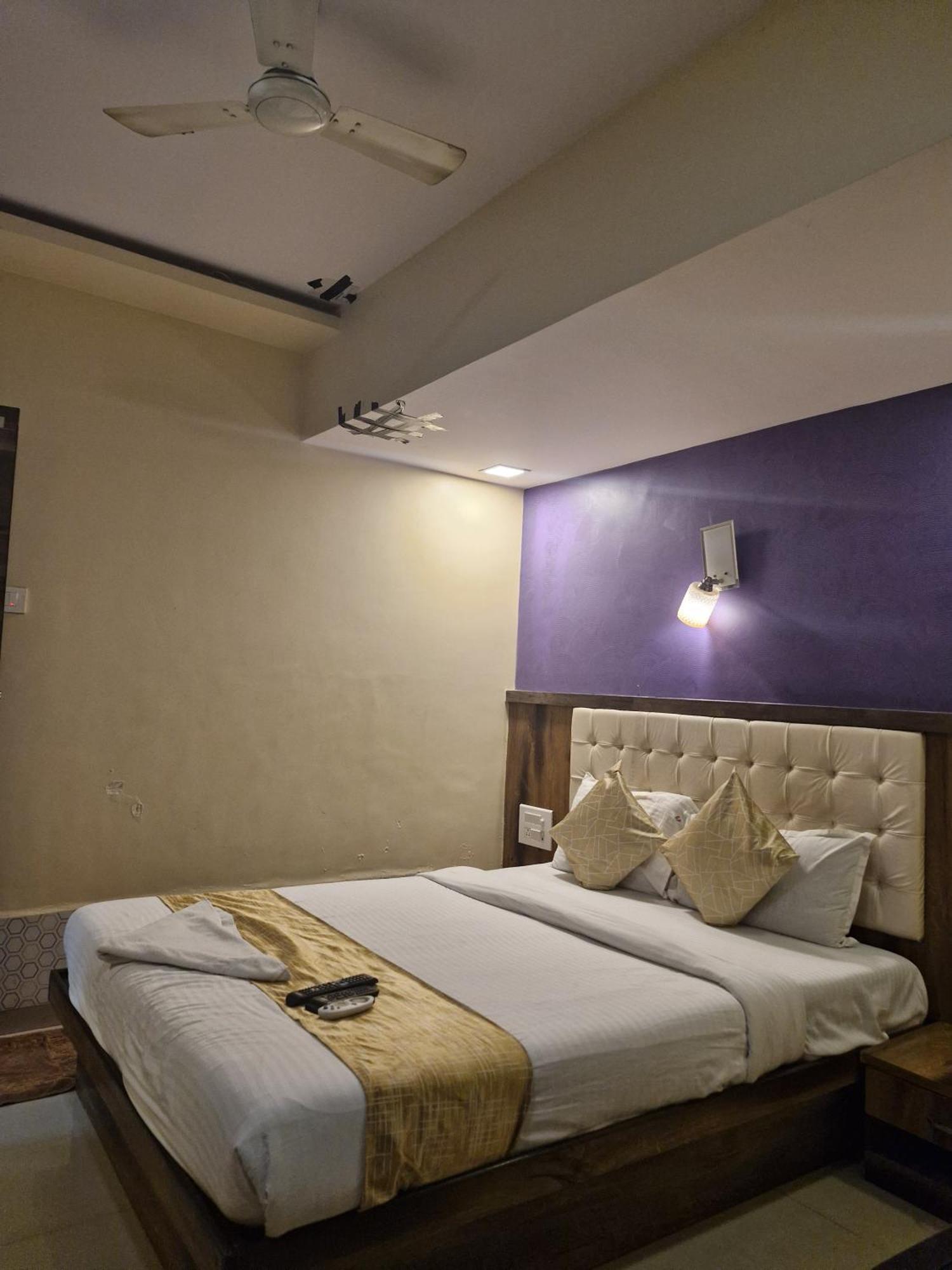 Hotel Crystal Park Near Nesco Exhibition Center