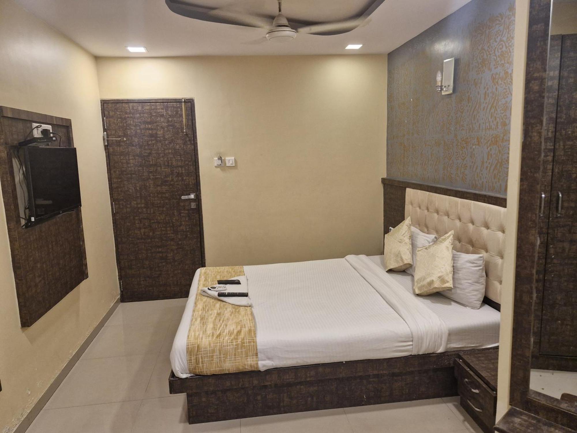 Crystal Park Near Nesco Exhibition Center *