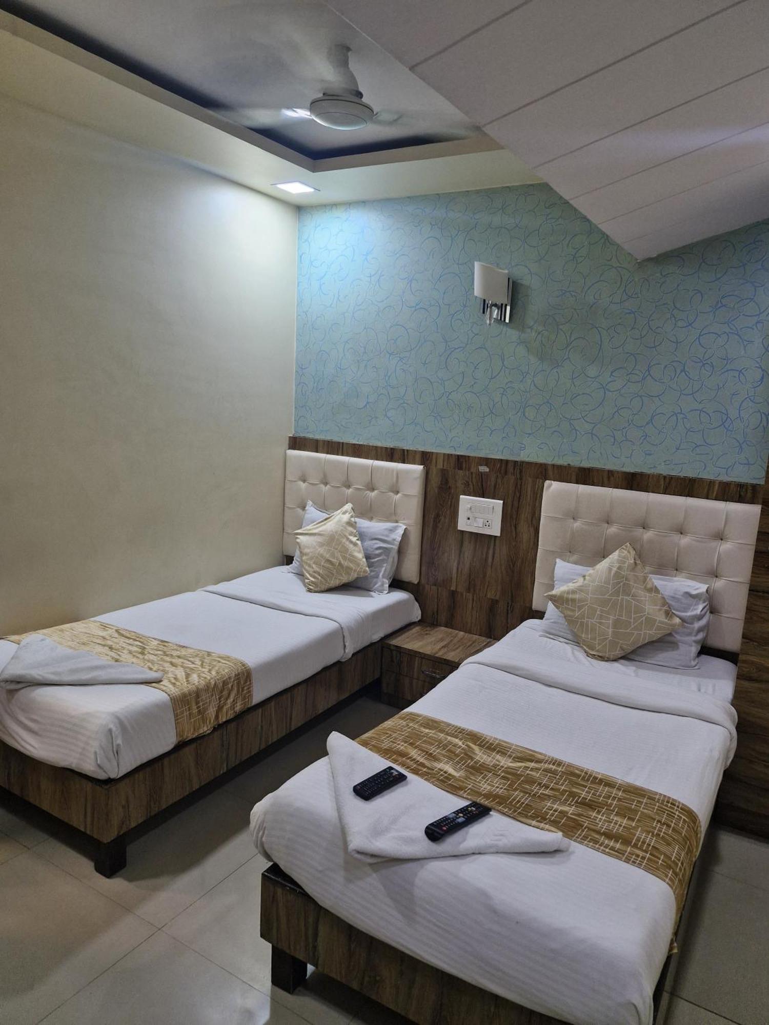 Hotel Crystal Park Near Nesco Exhibition Center *