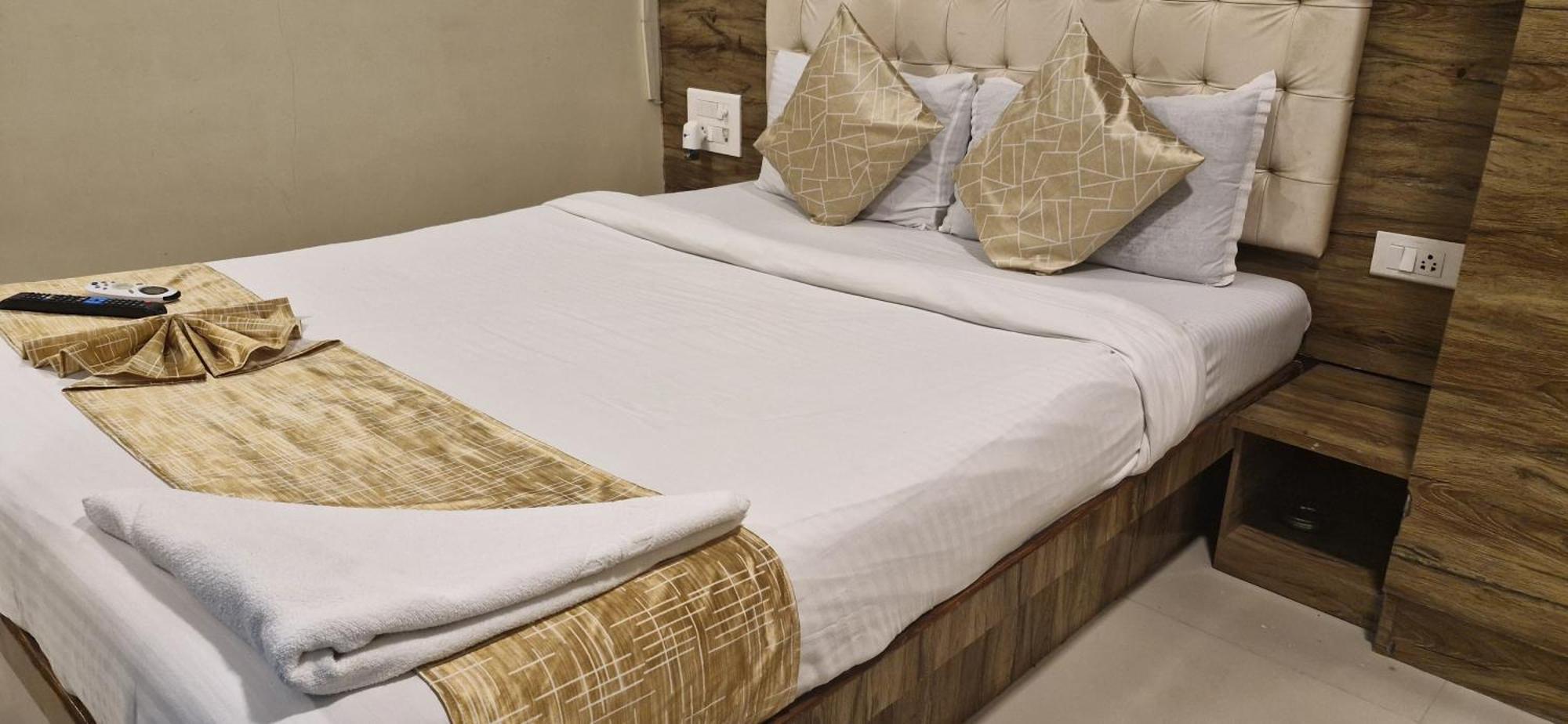 Crystal Park Near Nesco Exhibition Center Hotel