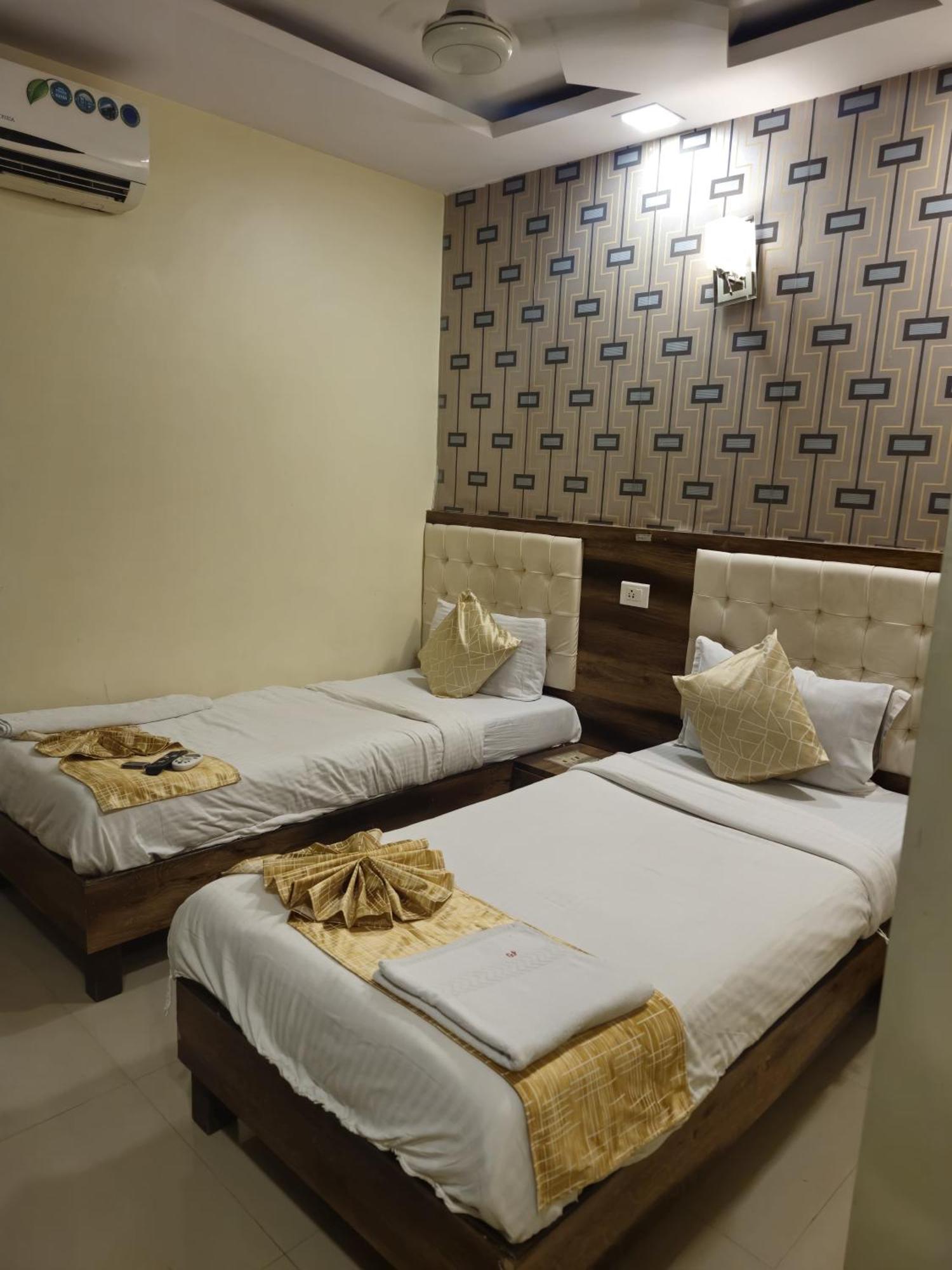 Crystal Park Near Nesco Exhibition Center Hotel Mumbai