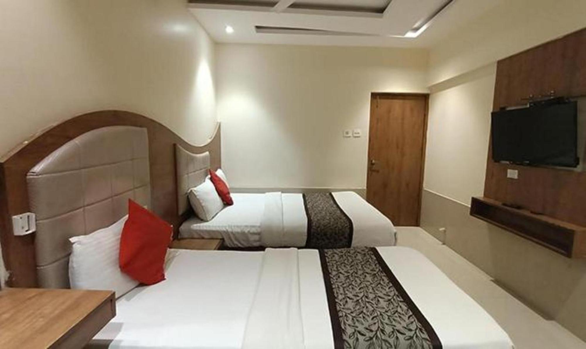 Hotel Fabhotel Regal Inn
