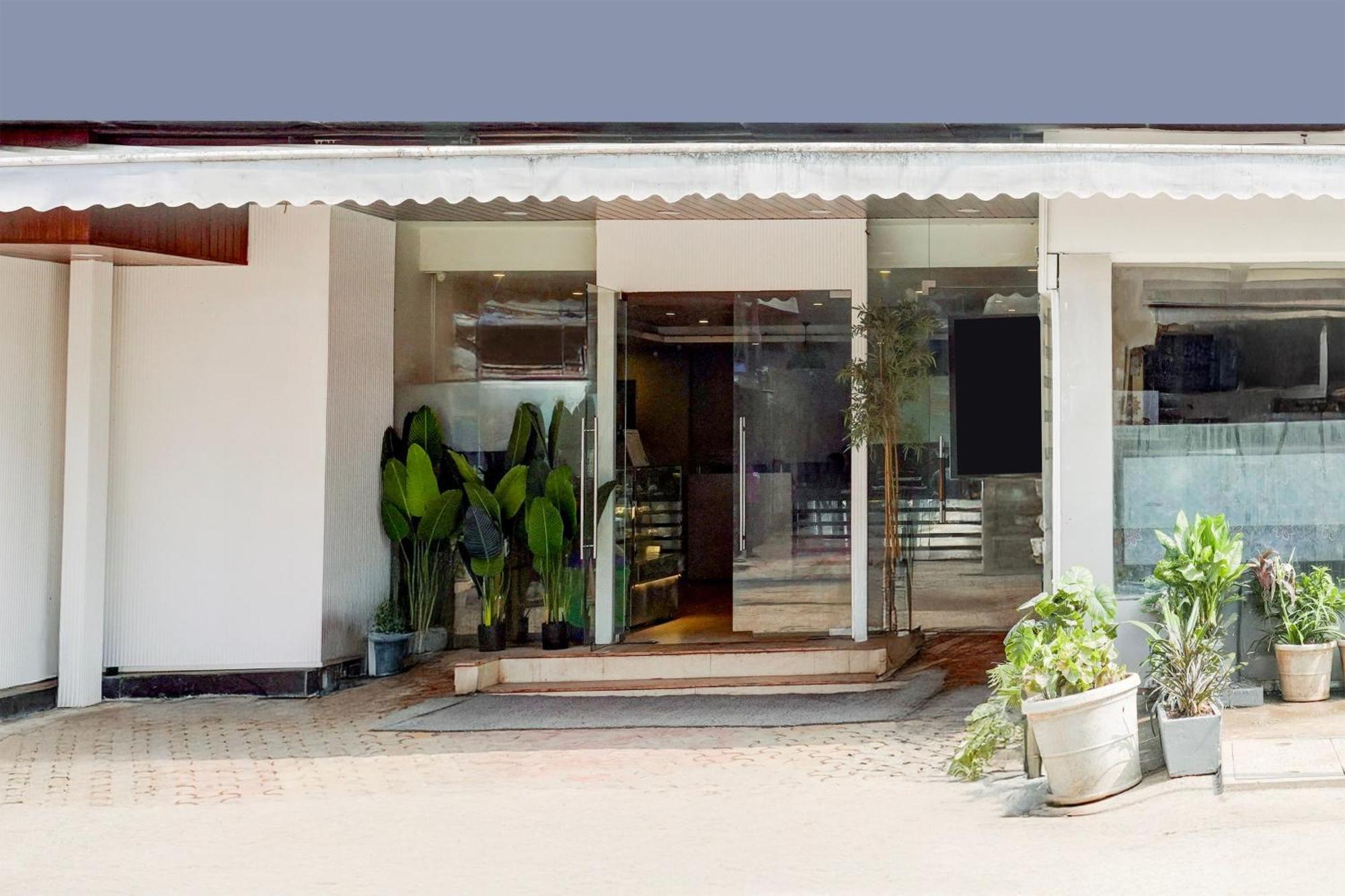 Super Townhouse Khar The Habitat Hotel Mumbai