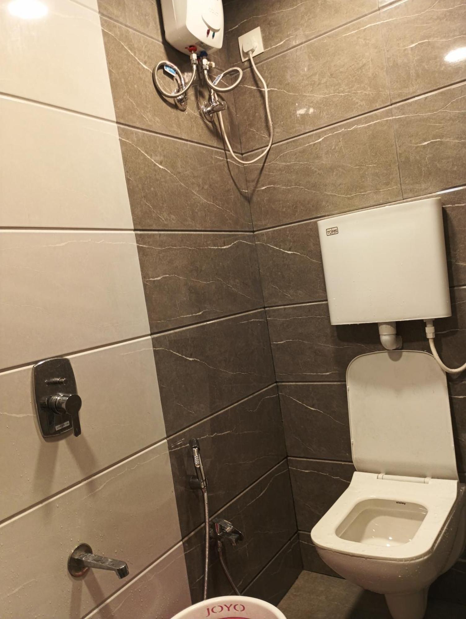 Dharavi Residency Hotel *