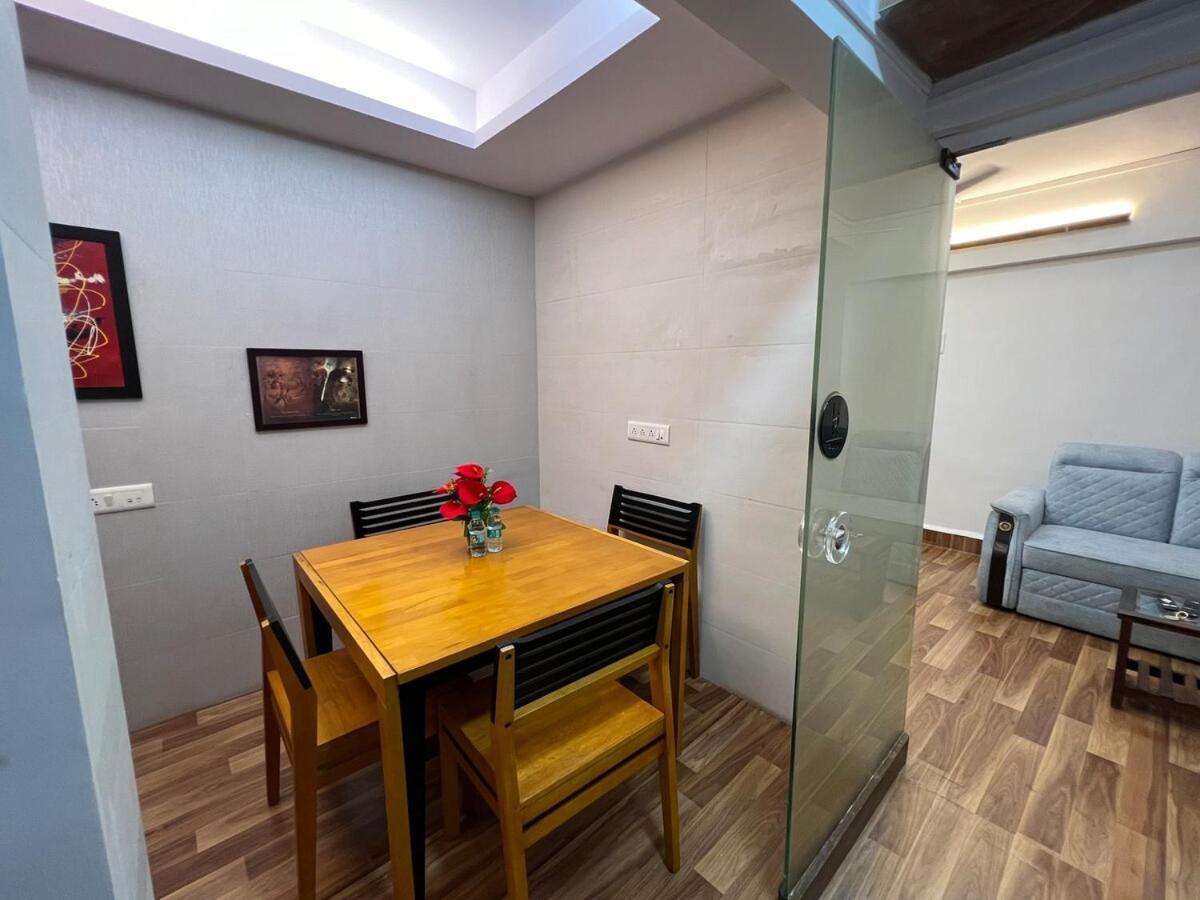 Apartment 1bhk Flat In Juhu Mumbai
