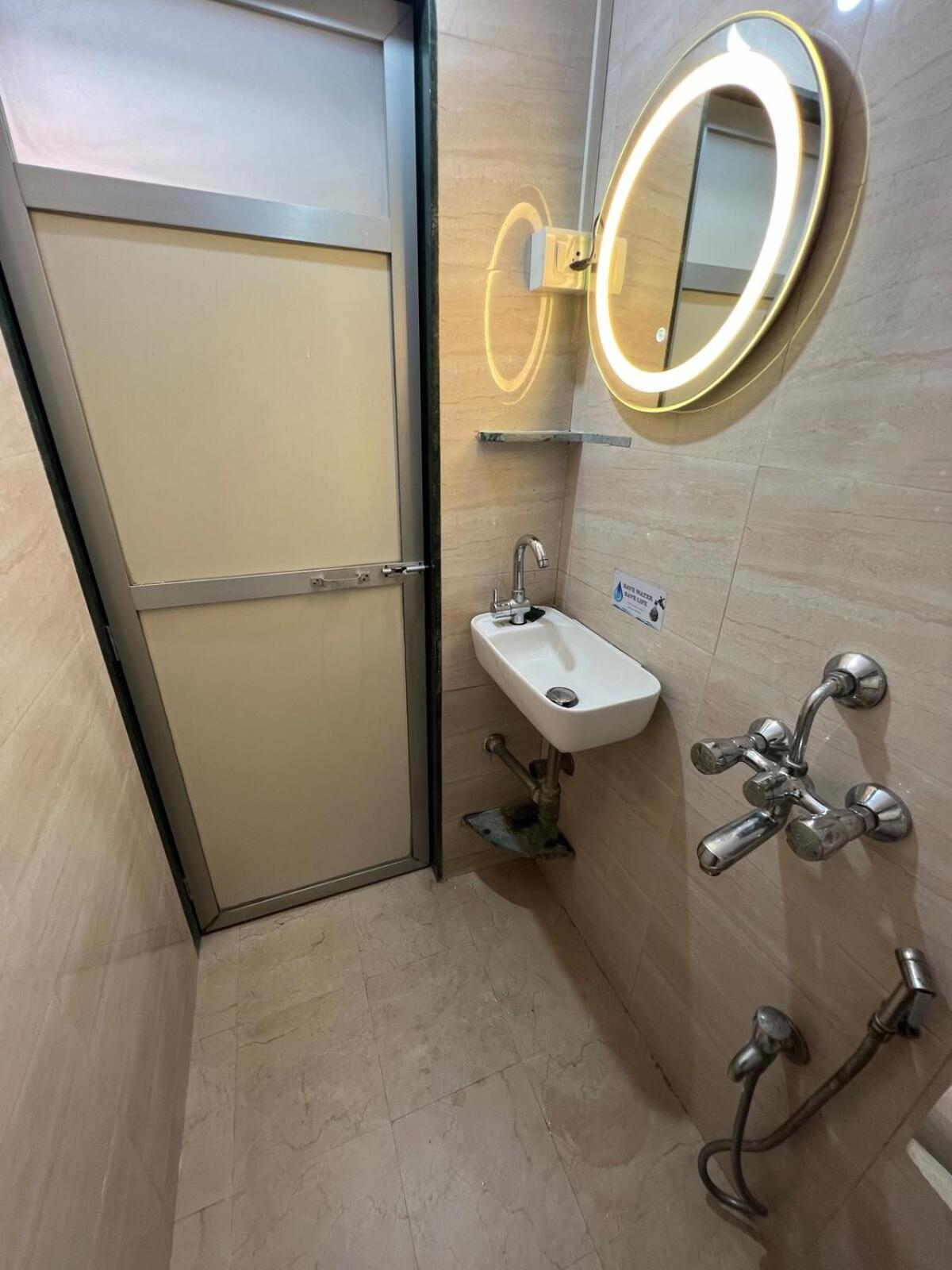 Apartment 1bhk Flat In Juhu