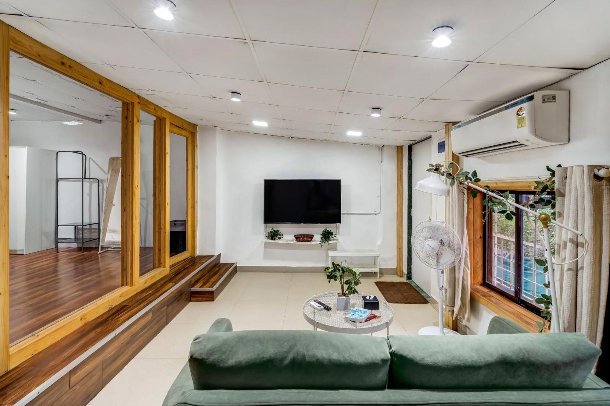 Glass House 1bhk Khar W By The Company Apartment *