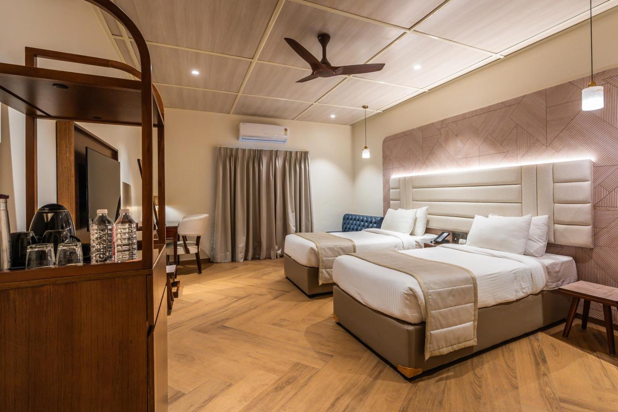 Hotel Grand - Ballard Estate,