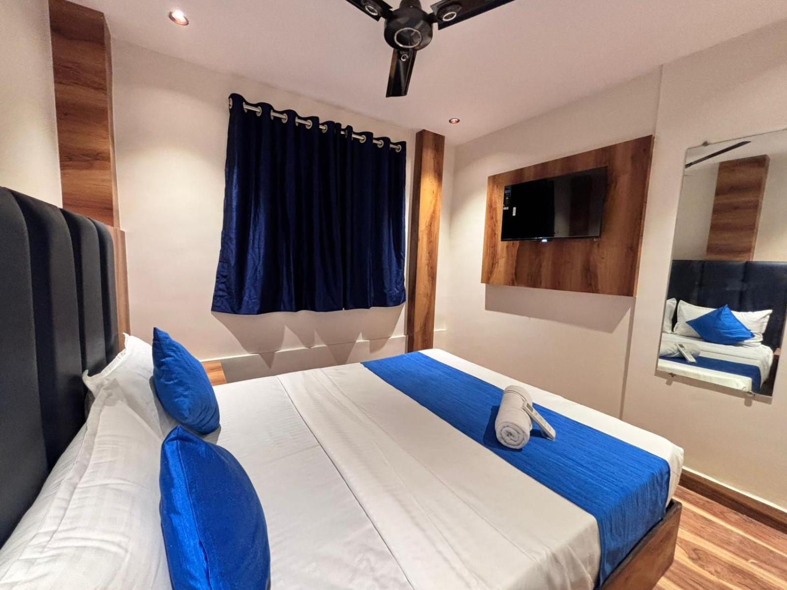 Hotel Lavish Park