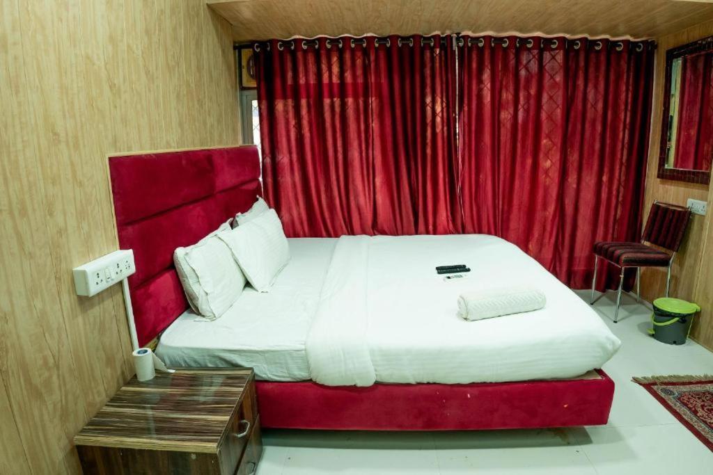 Lokhandwala Residency By Glitz 3*