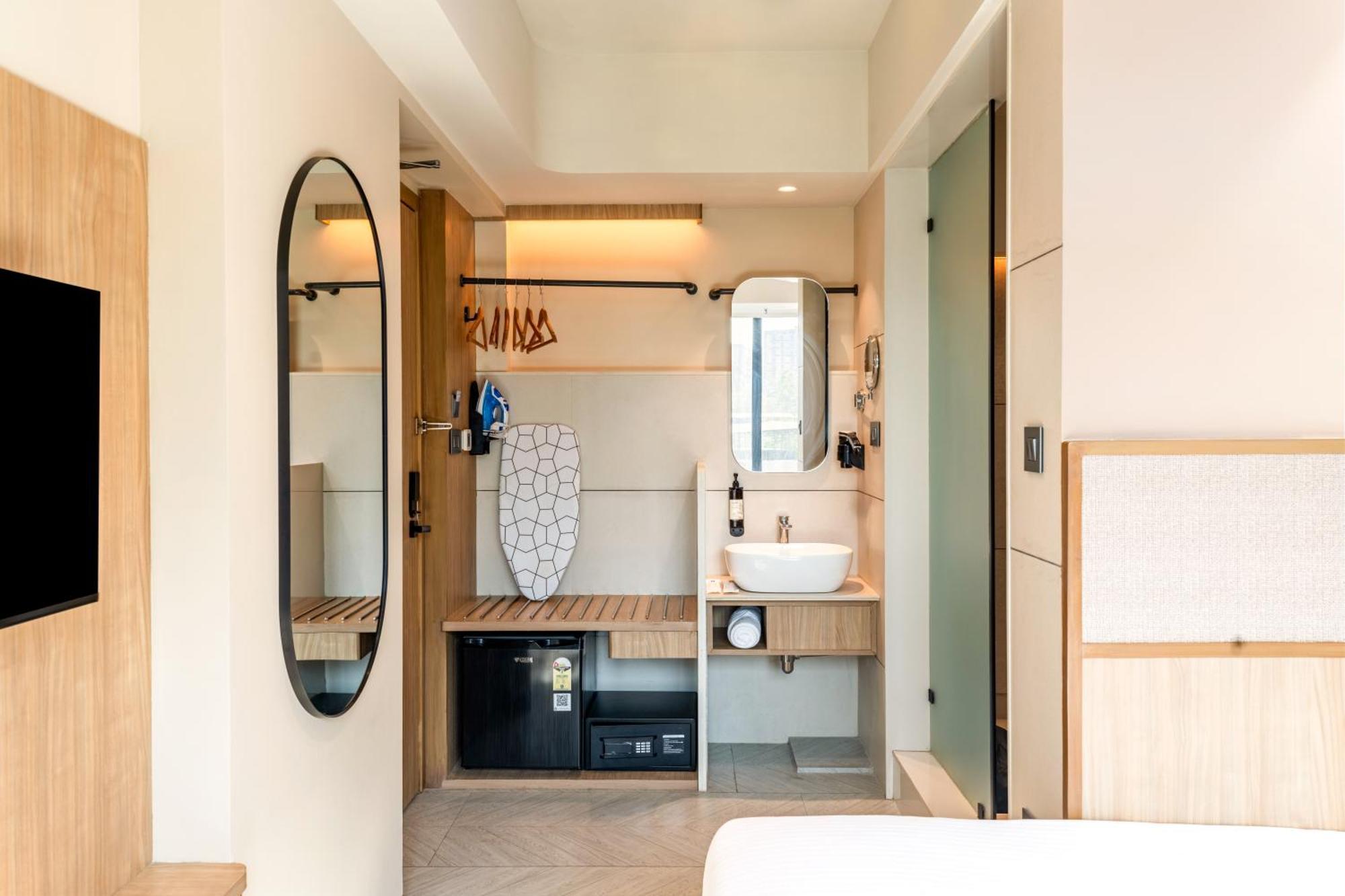 Indie International Airport Hotel 4*